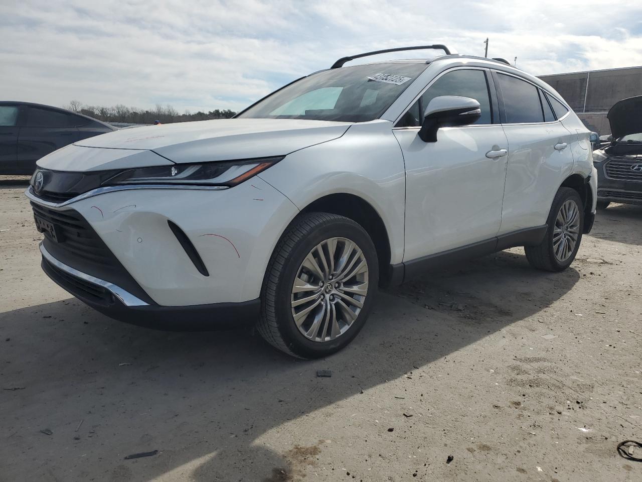 2023 Toyota Venza le