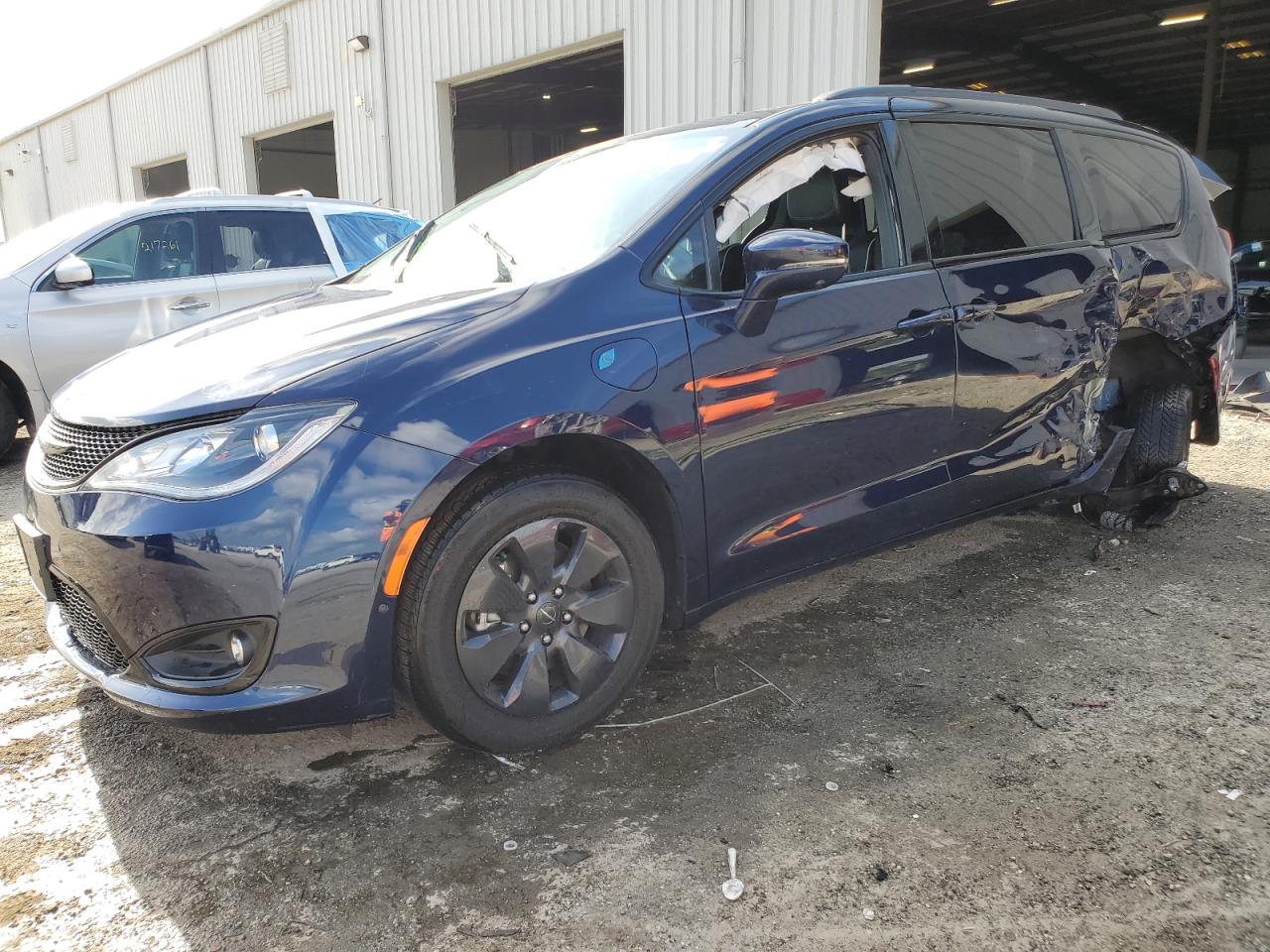 2020 Chrysler Pacifica h