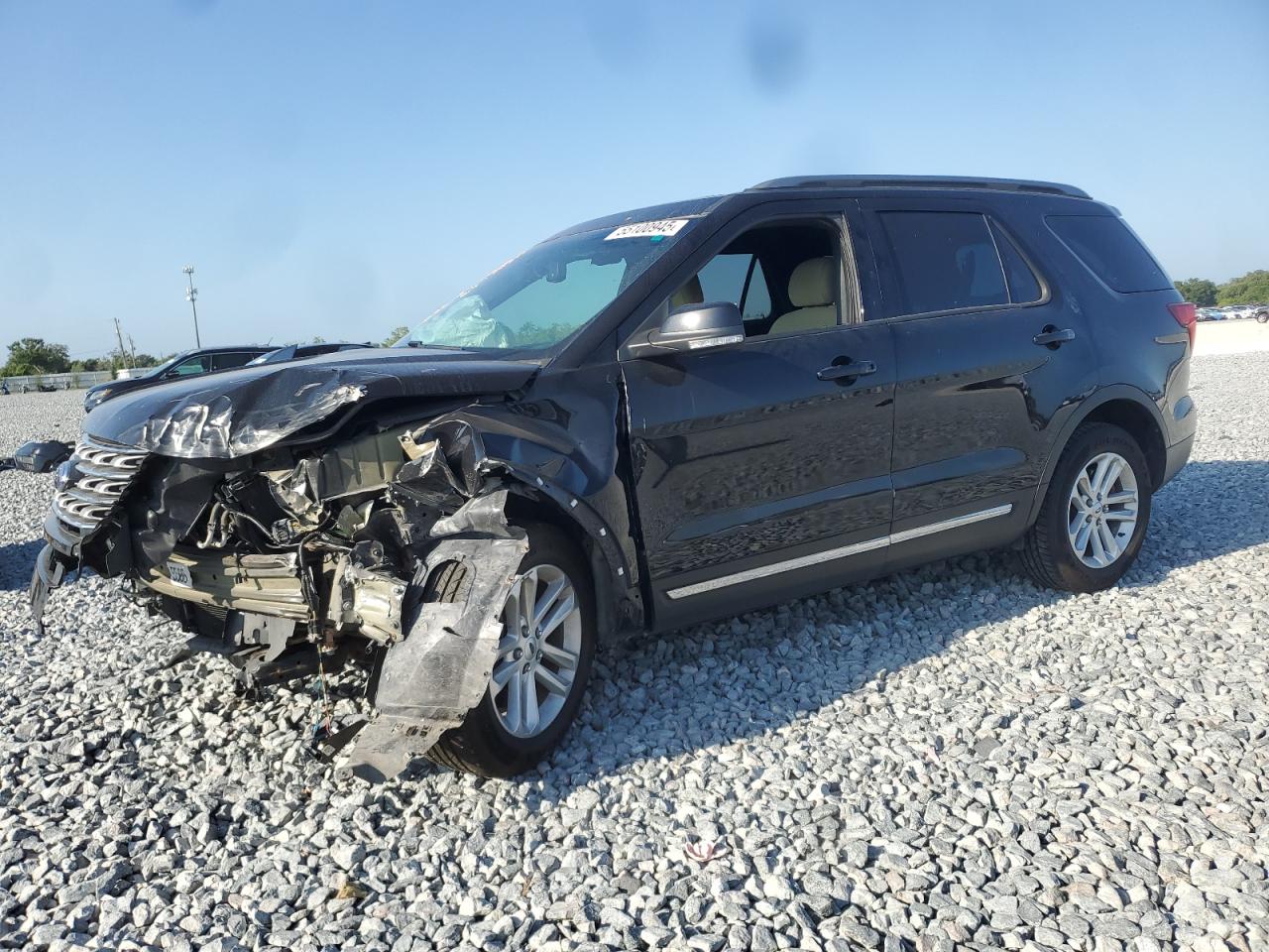 2017 Ford Explorer x