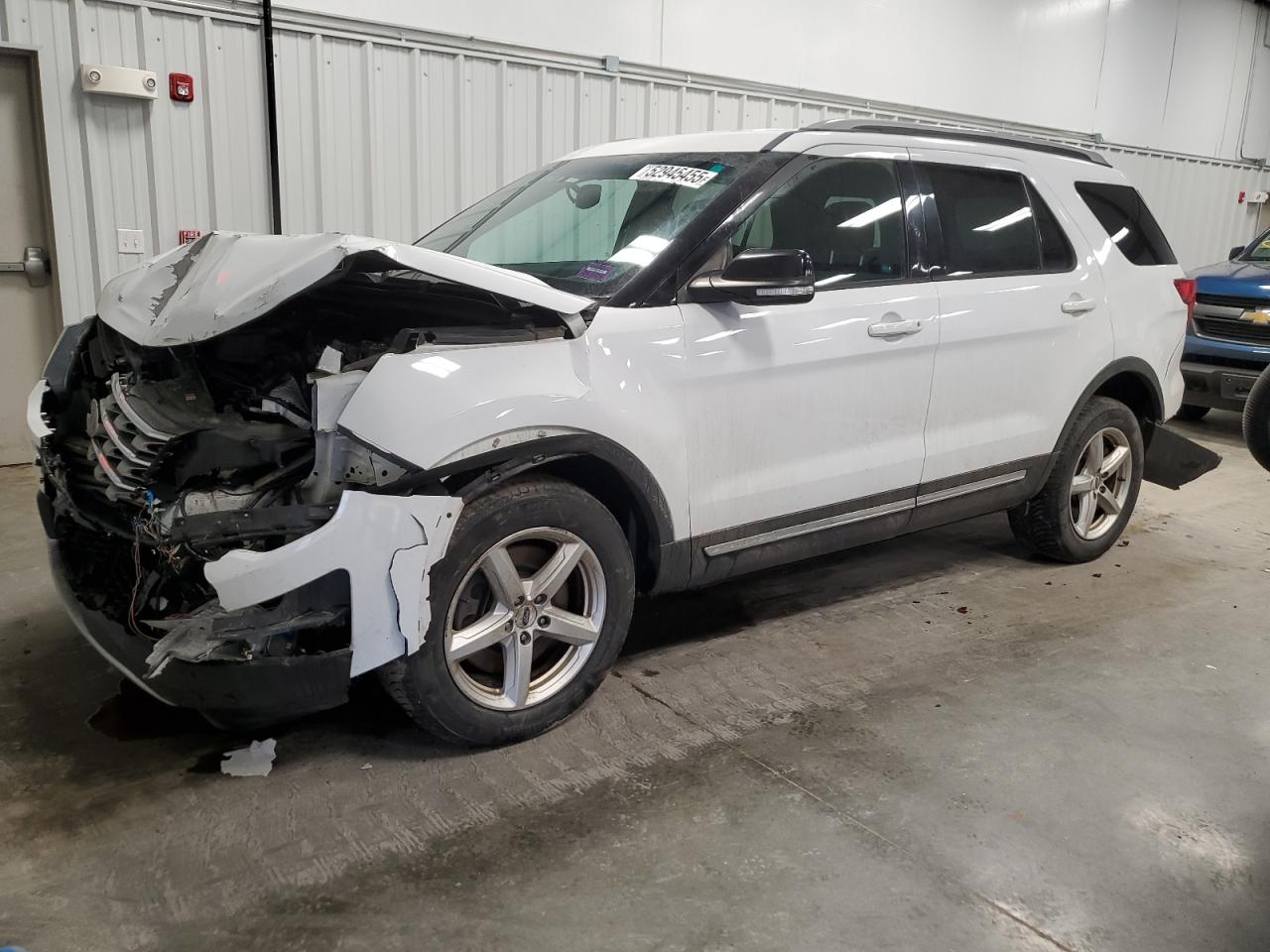 2016 Ford Explorer x
