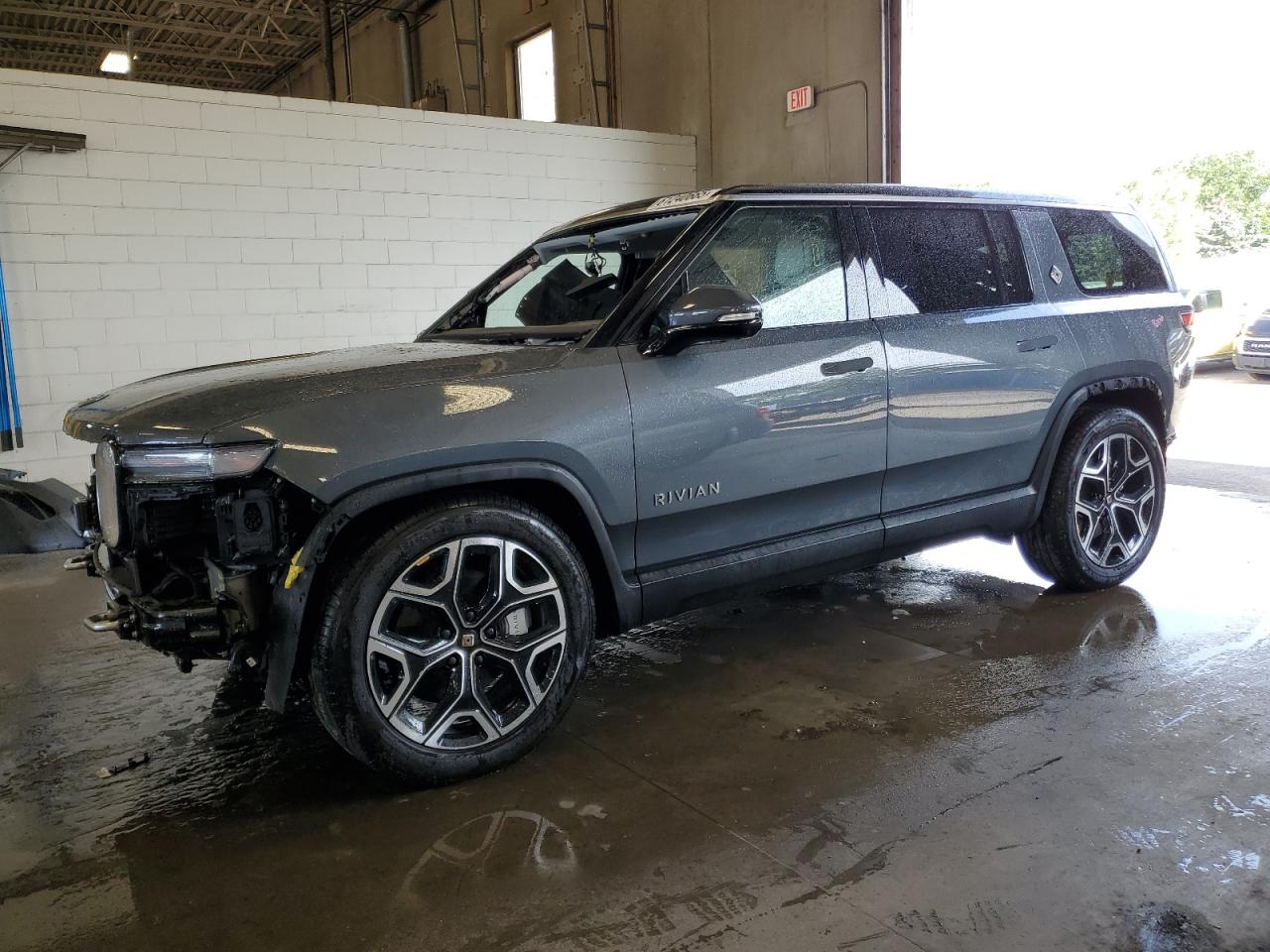 2025 Rivian R1s advent