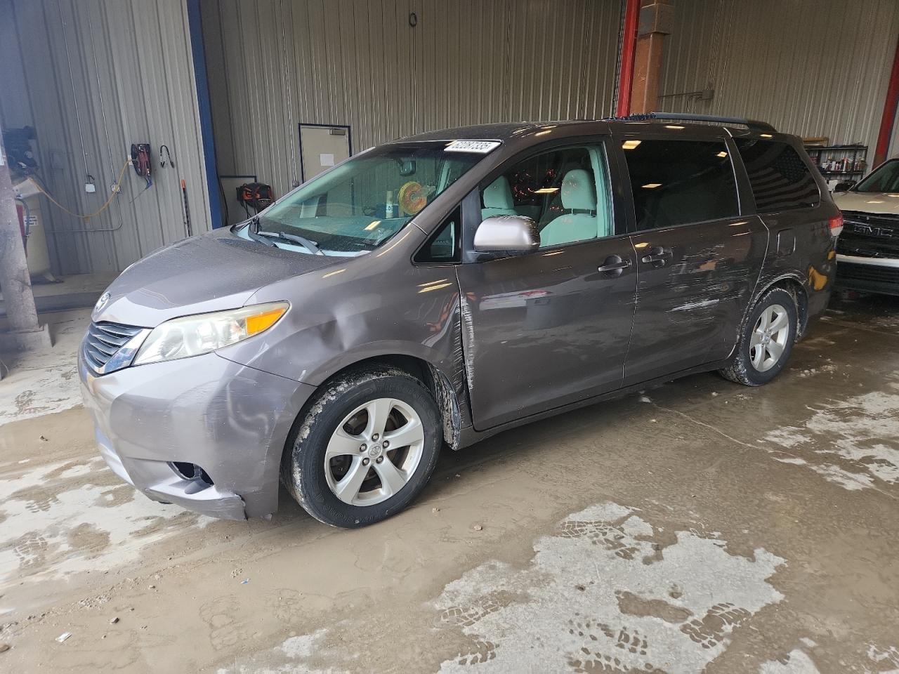 2013 Toyota Sienna le