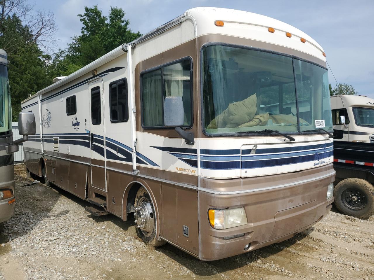2000 Bounder Motorhome
