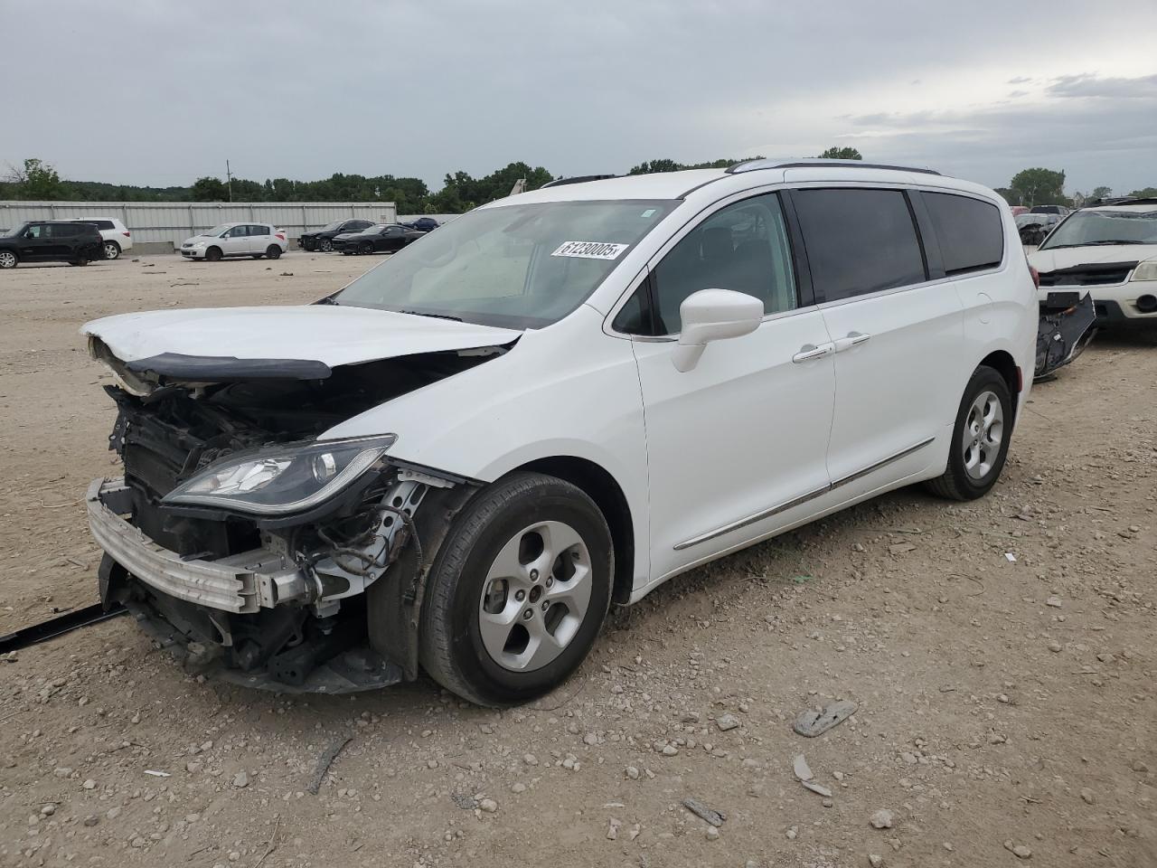 2017 Chrysler Pacifica t