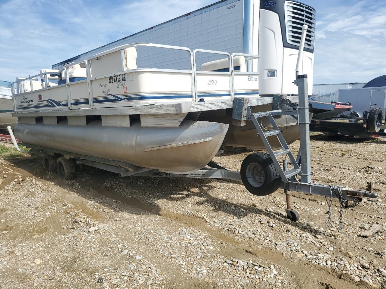 2003 Sun tracker Boat