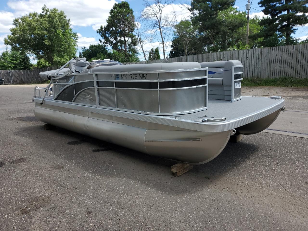 2023 Bennington marine Pontoon