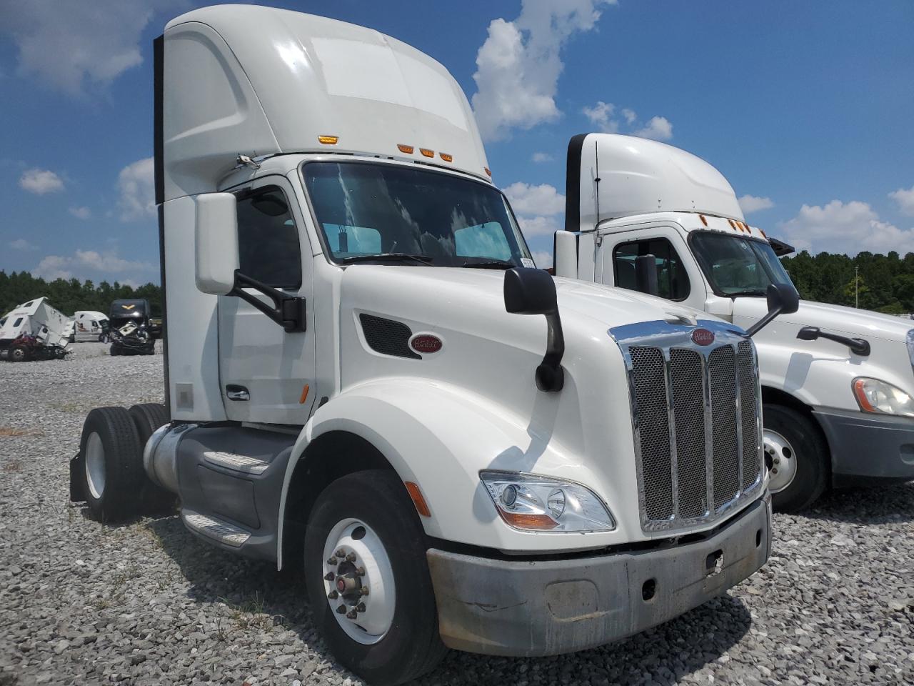 2016 Peterbilt tractor 579
