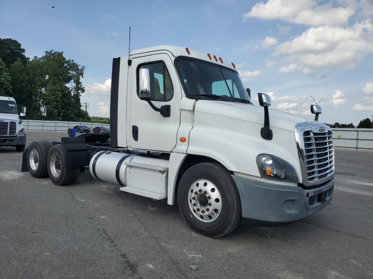 2019 Freightliner Cascadia 1