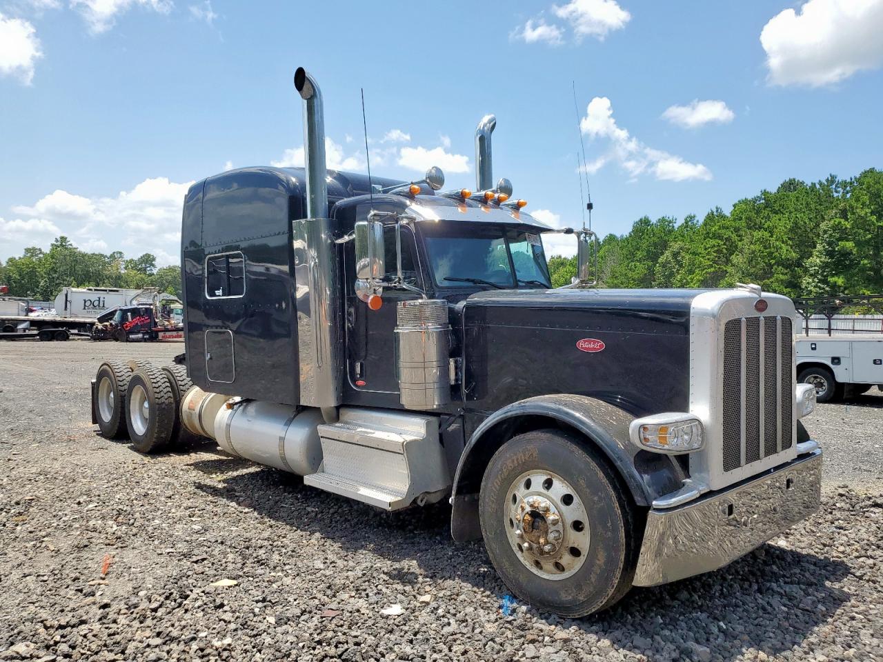 Peterbilt tractor 389