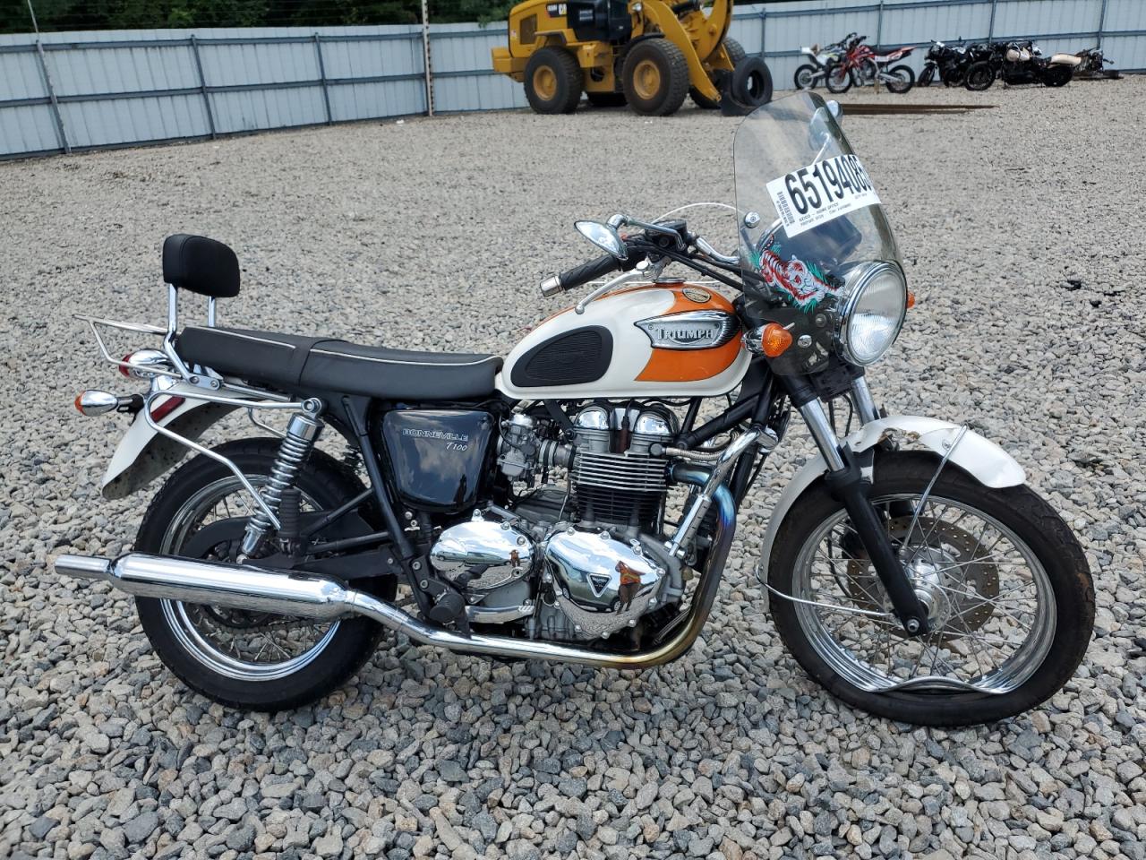 2006 Triumph motorcycle T100 bonne