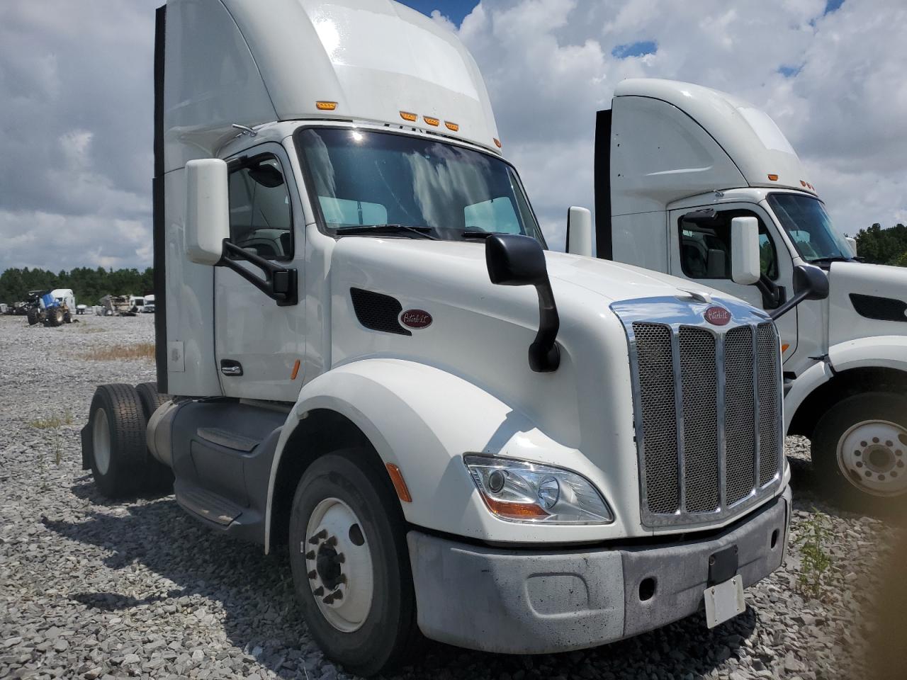 Peterbilt tractor 579