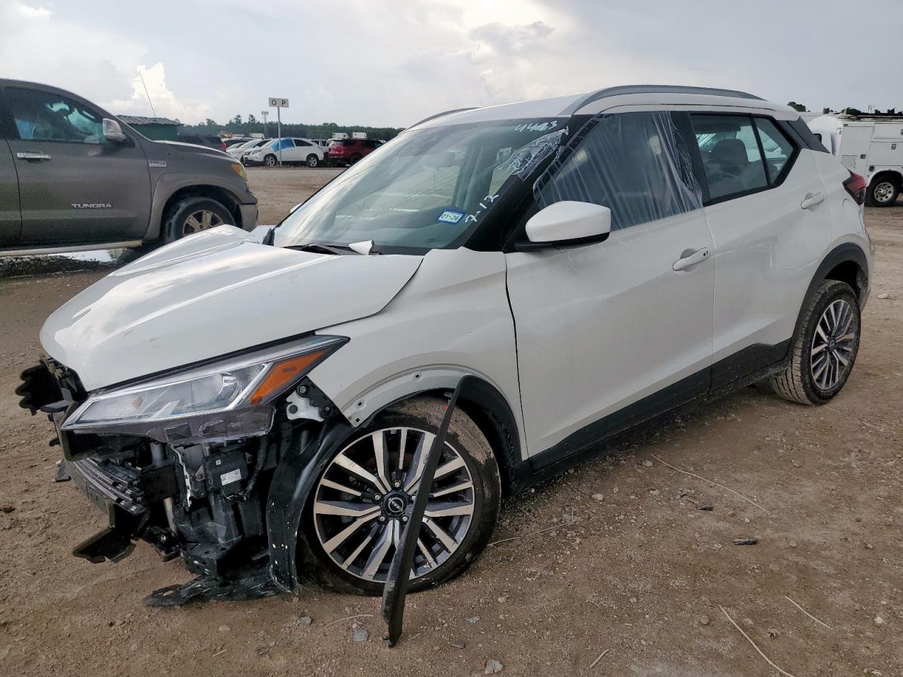 2023 Nissan Kicks sv