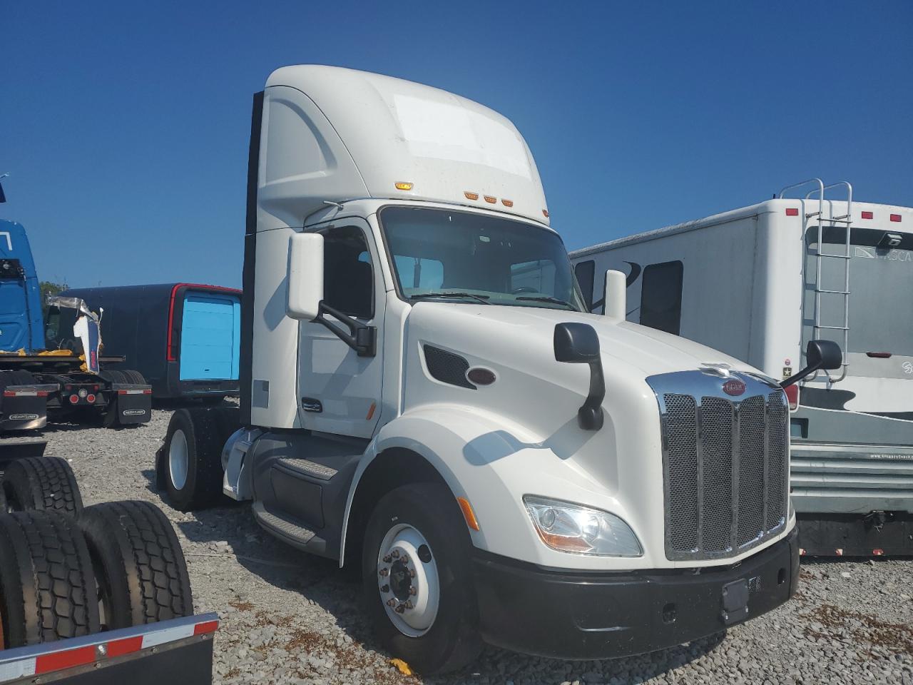 2017 Peterbilt tractor 579