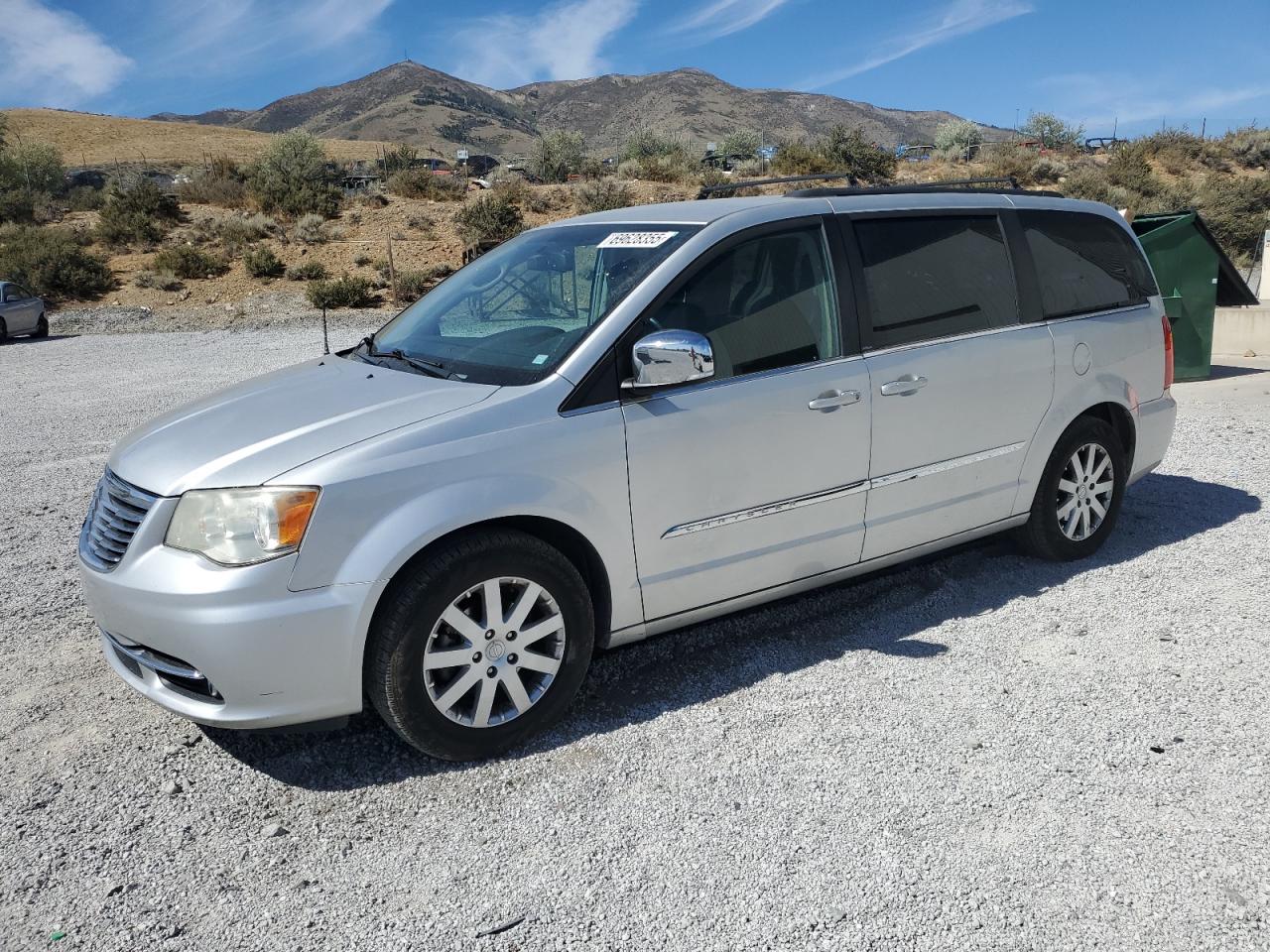 2011 Chrysler Town & country touring l