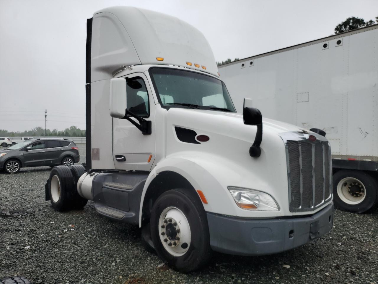 2016 Peterbilt tractor 579