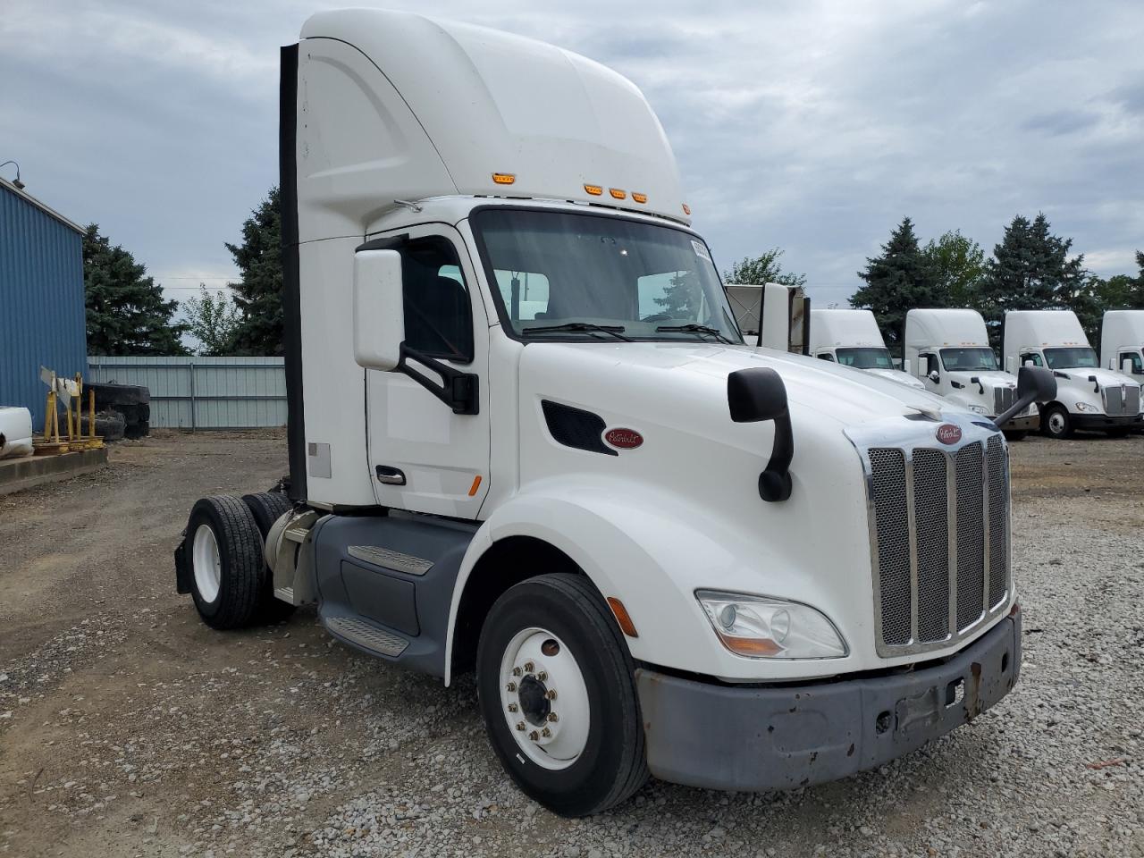 2017 Peterbilt tractor 579