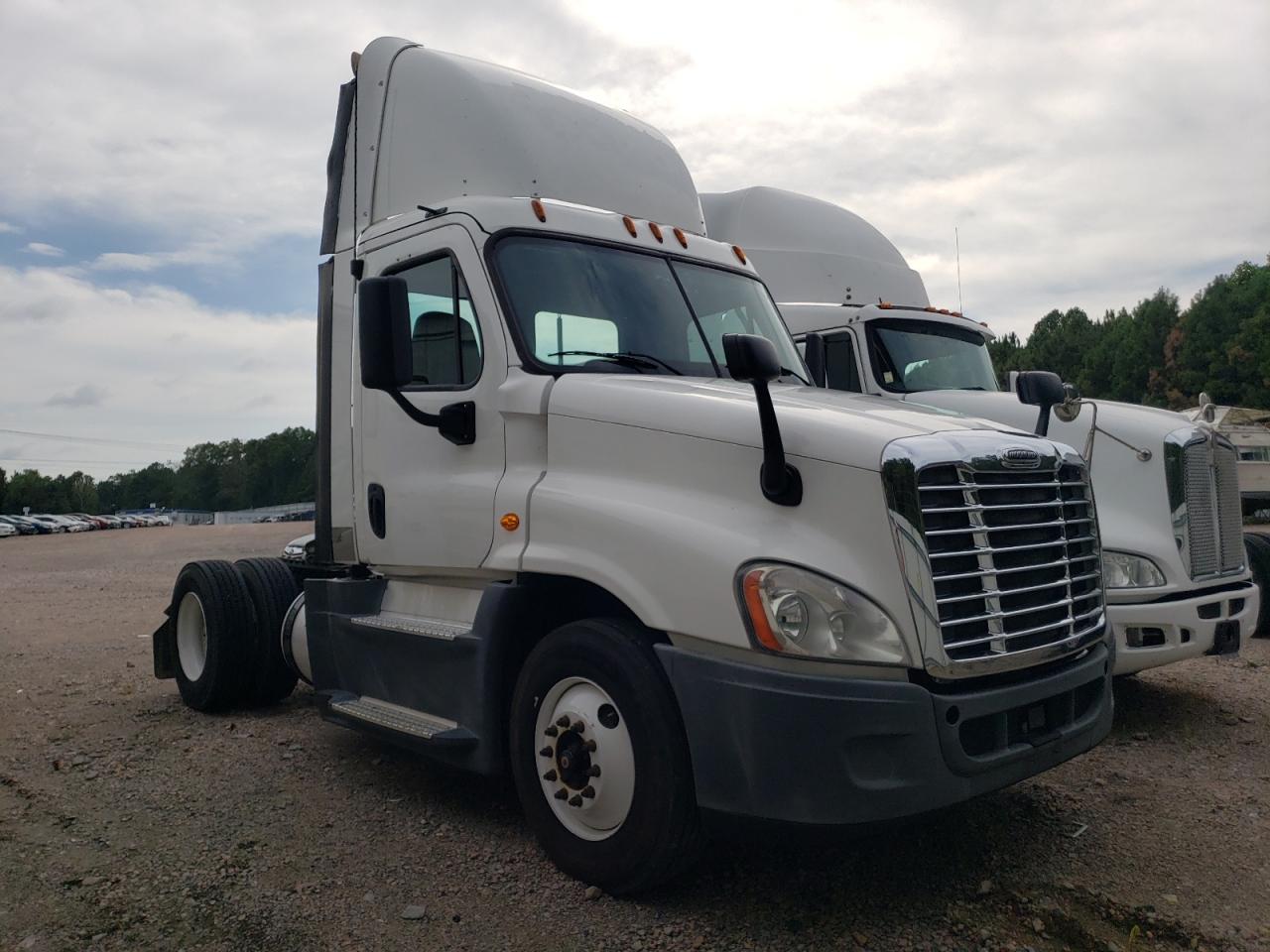 2016 Freightliner Cascadia 1