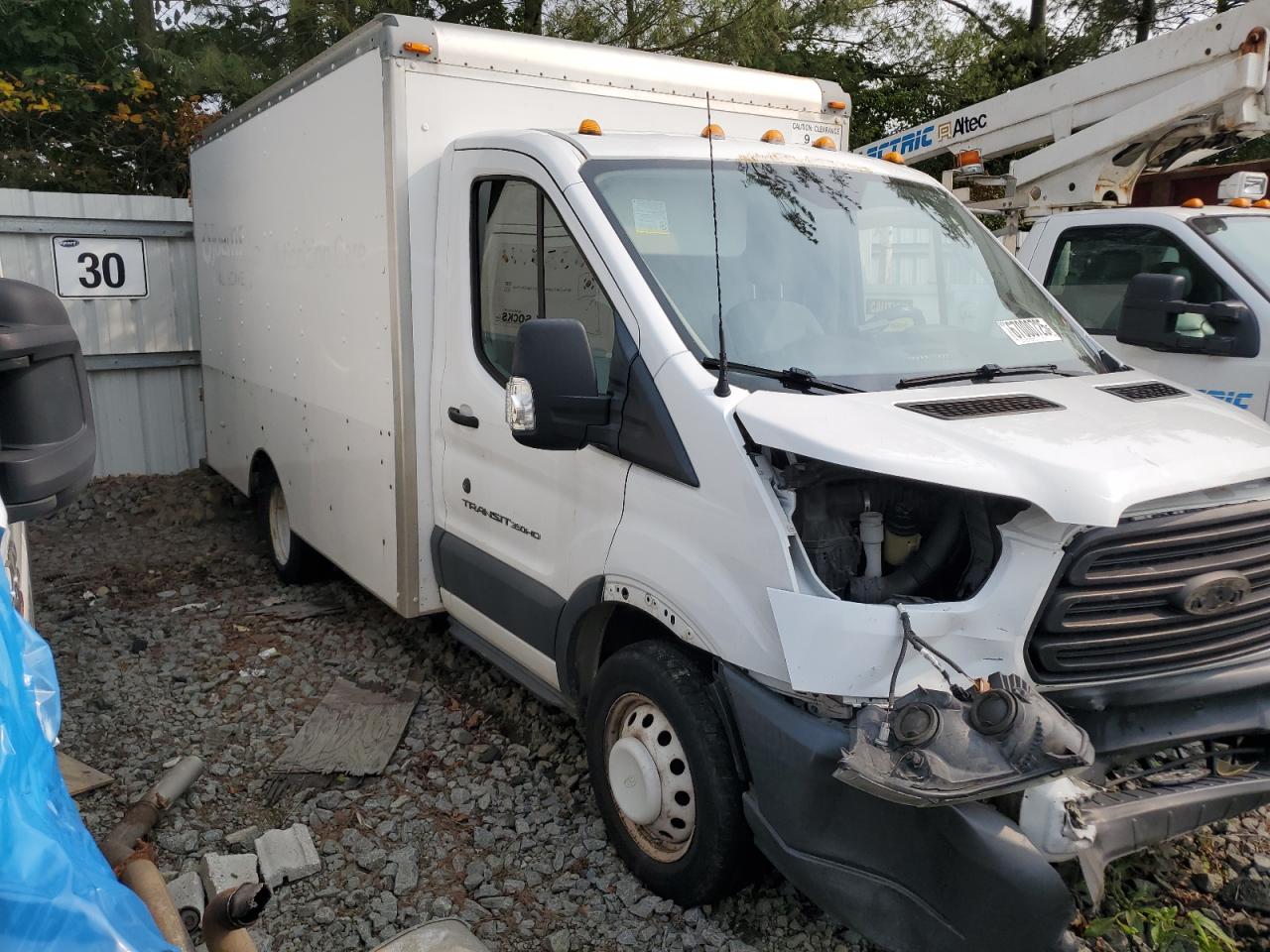 Ford Transit cutaway t-35