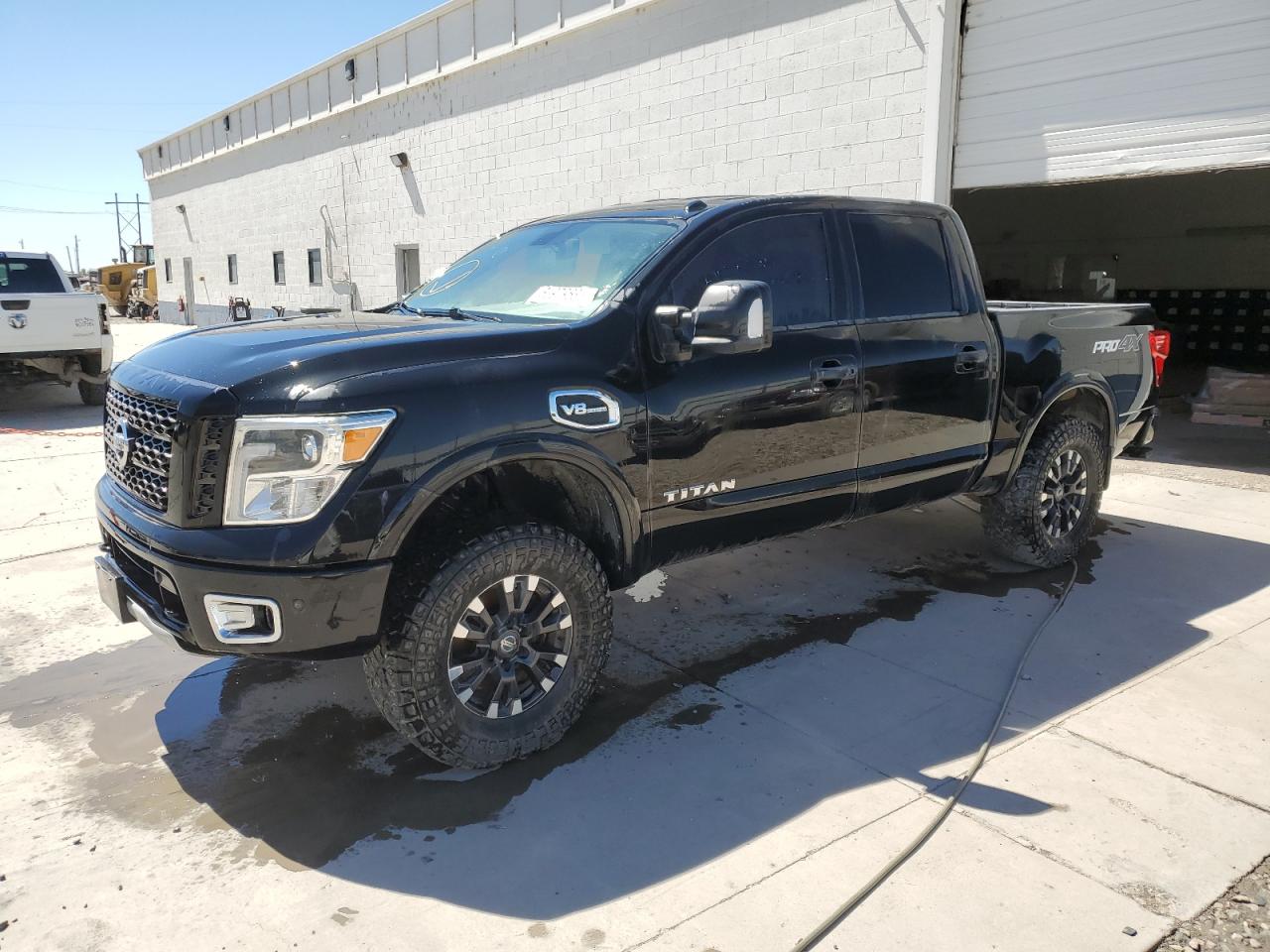 2017 Nissan Titan sv