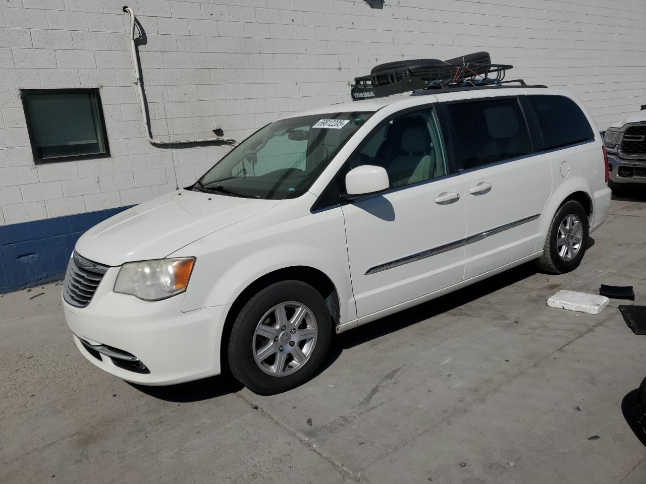 2013 Chrysler Town & cou