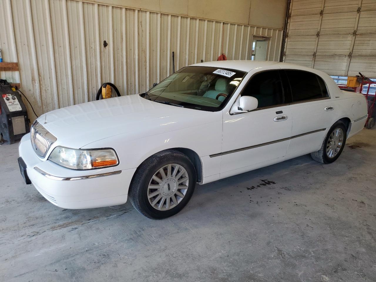2003 Lincoln Town car s SIGNATURE