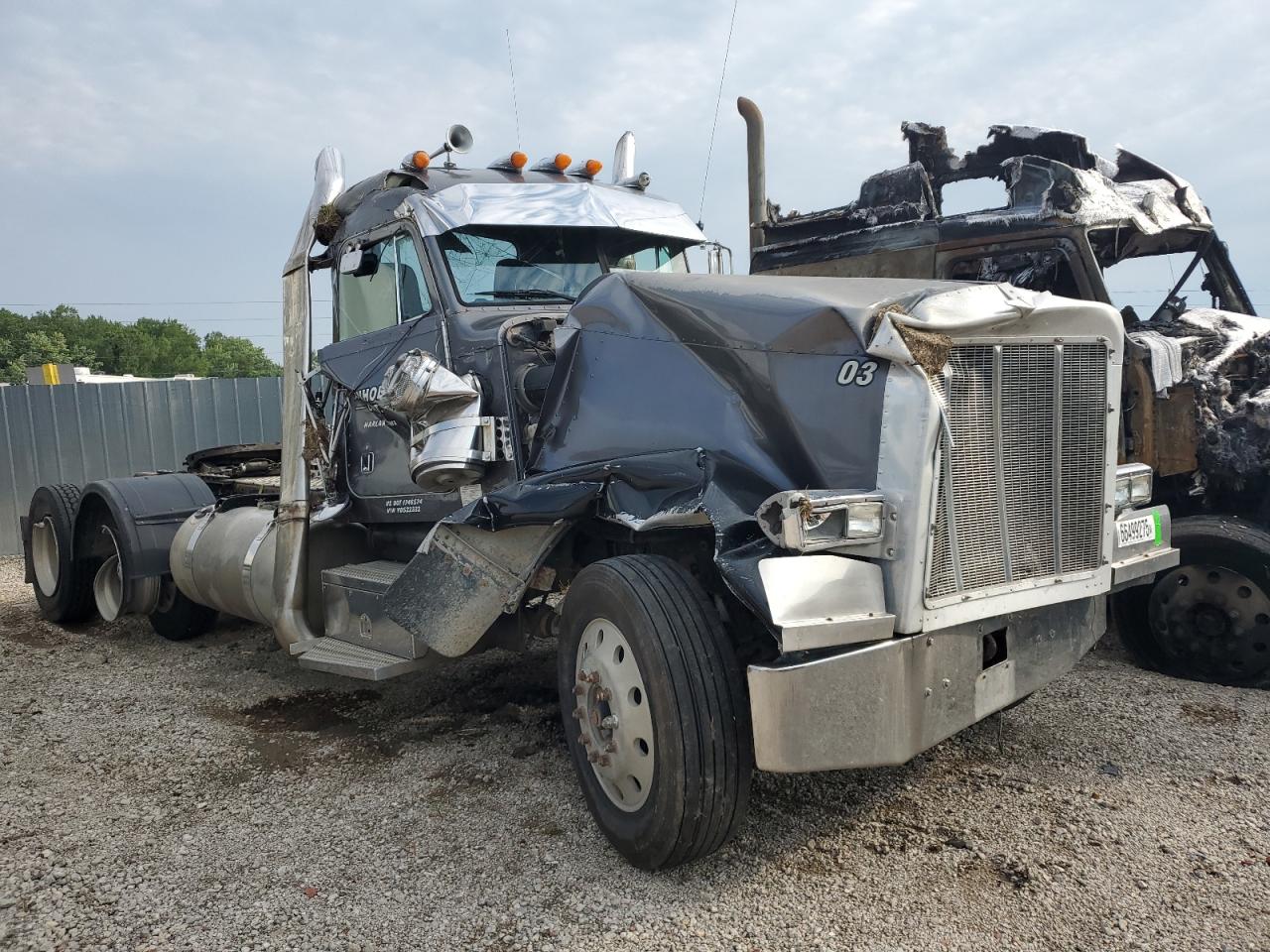 2000 Peterbilt tractor 379