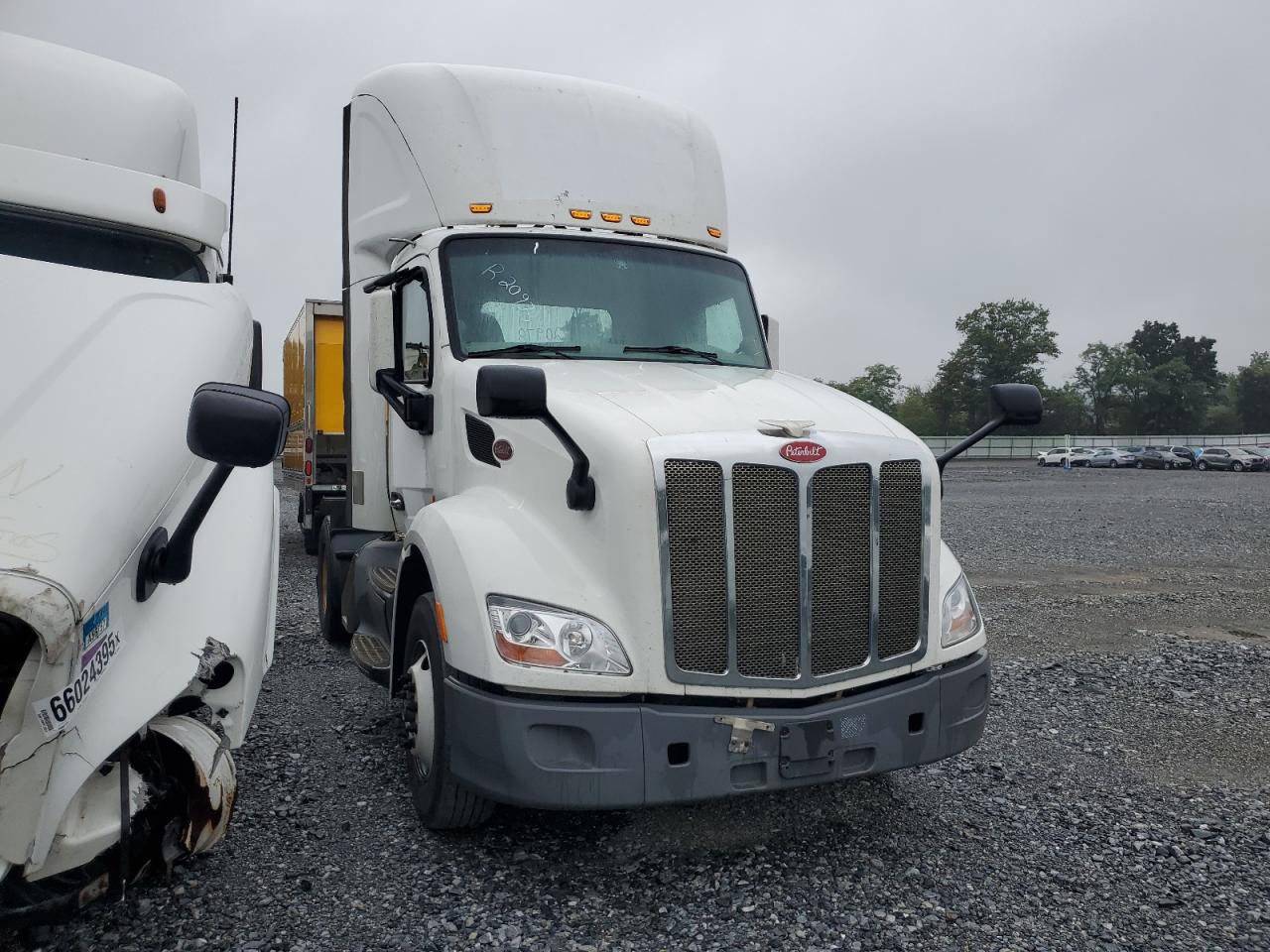 2018 Peterbilt tractor 579