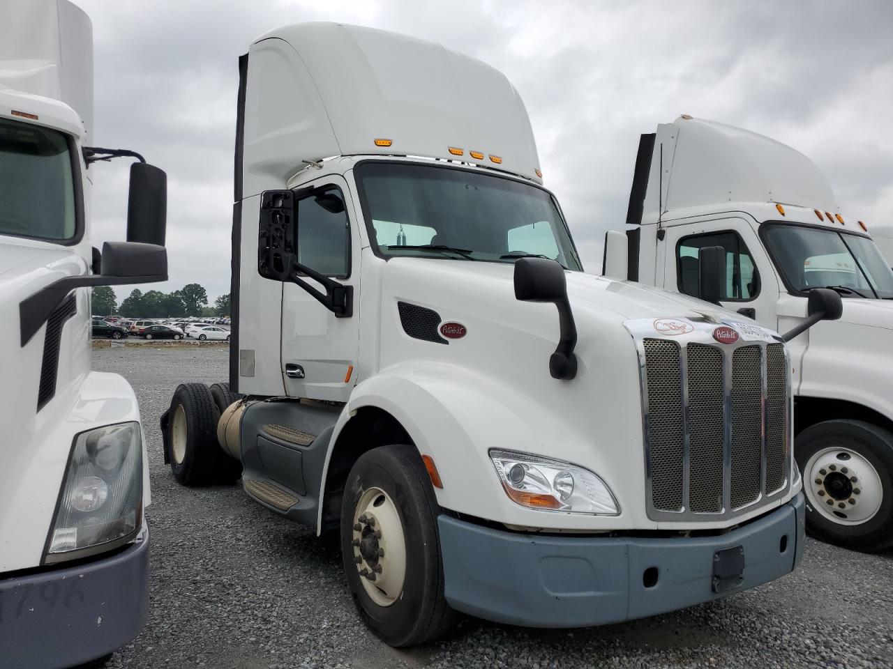 2016 Peterbilt tractor 579