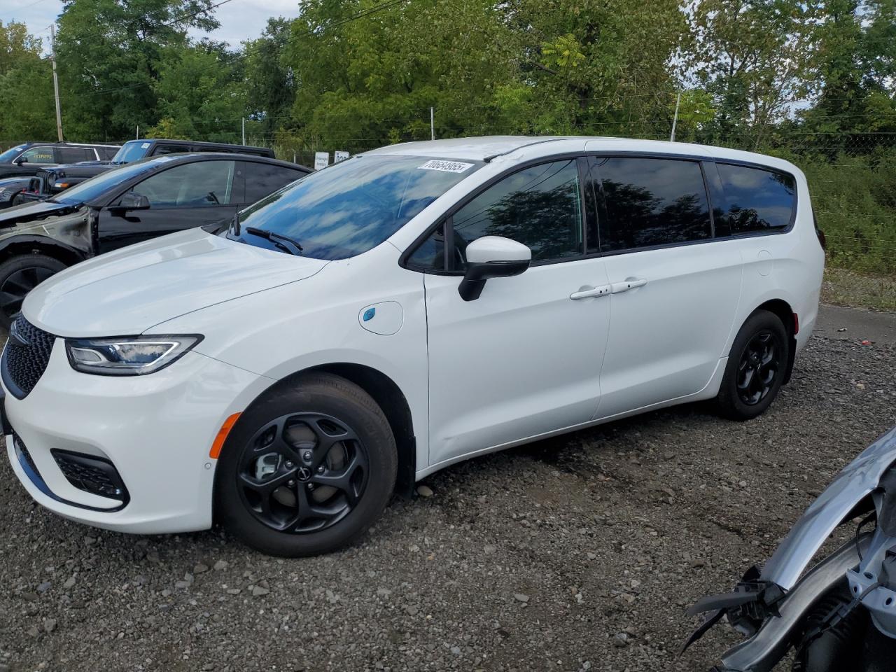 2023 Chrysler Pacifica hybrid touring l