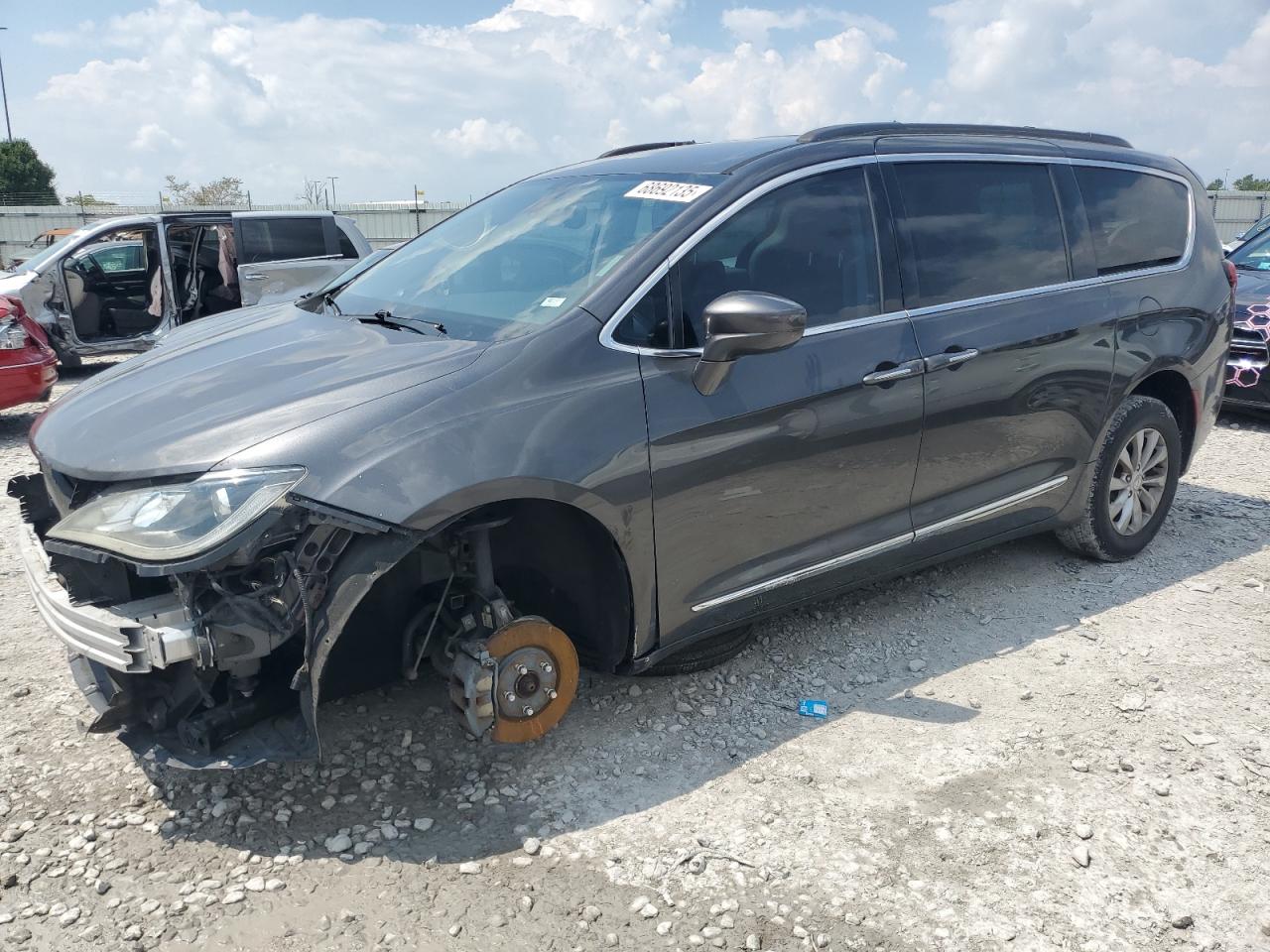2017 Chrysler Pacifica touring l
