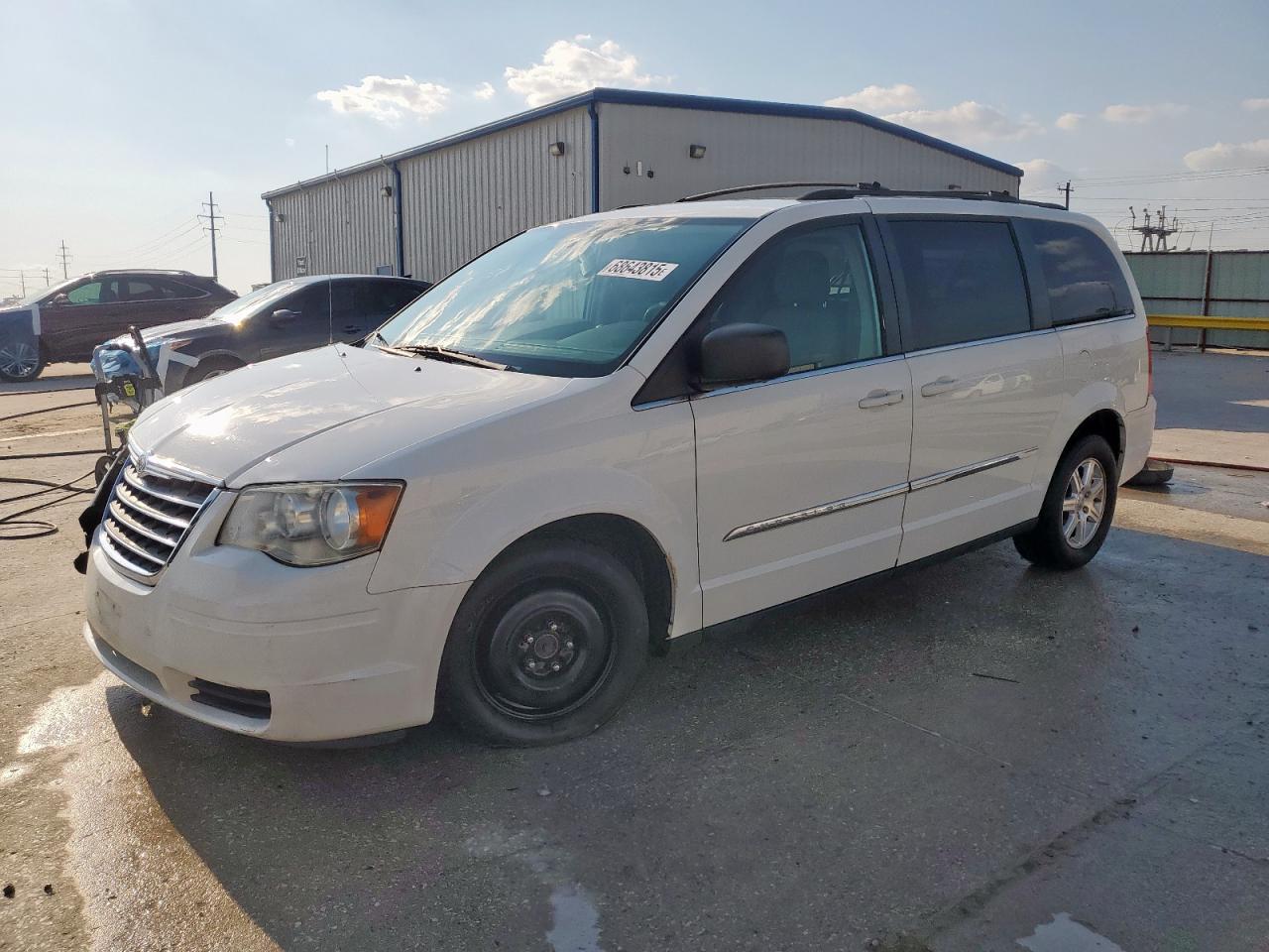 2010 Chrysler Town & cou