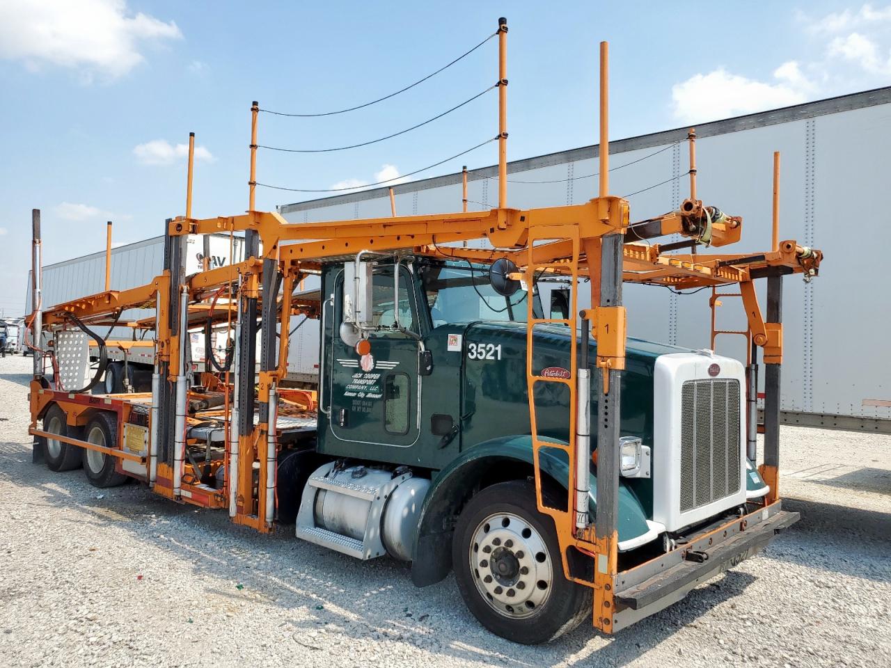 Peterbilt tractor 365