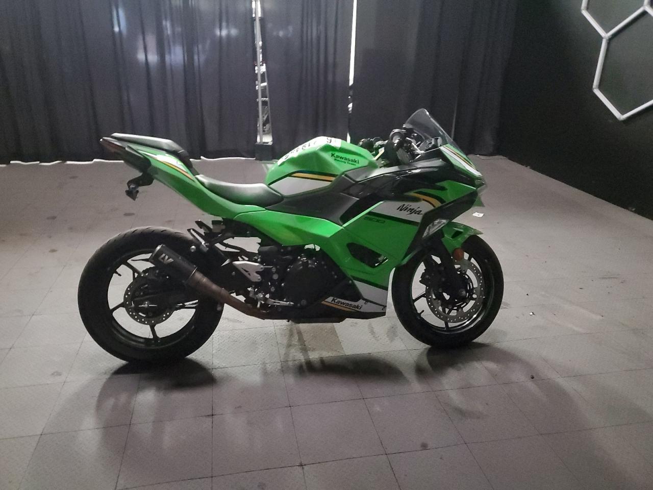 2025 Kawasaki Ex500 h