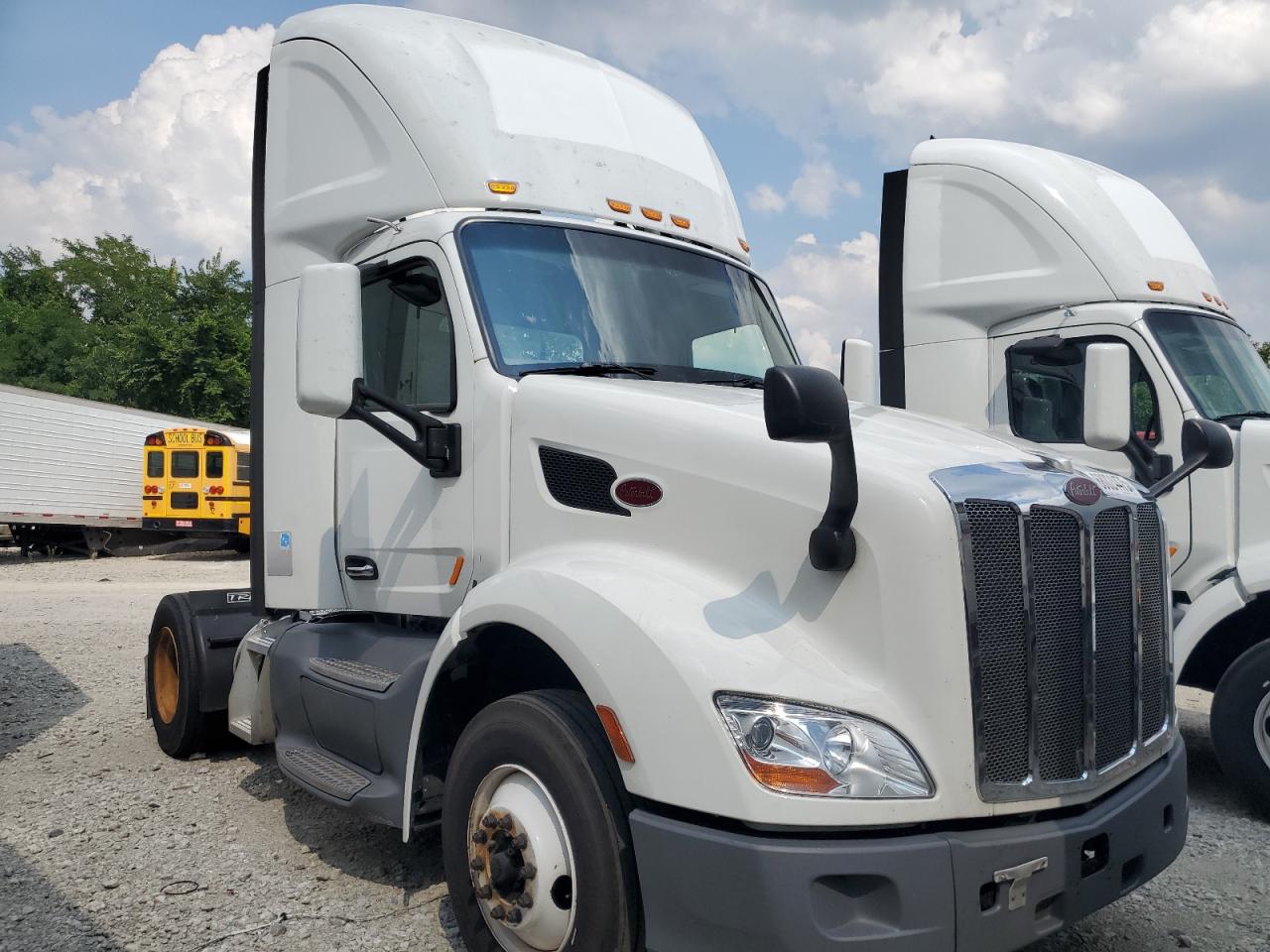2018 Peterbilt tractor 579