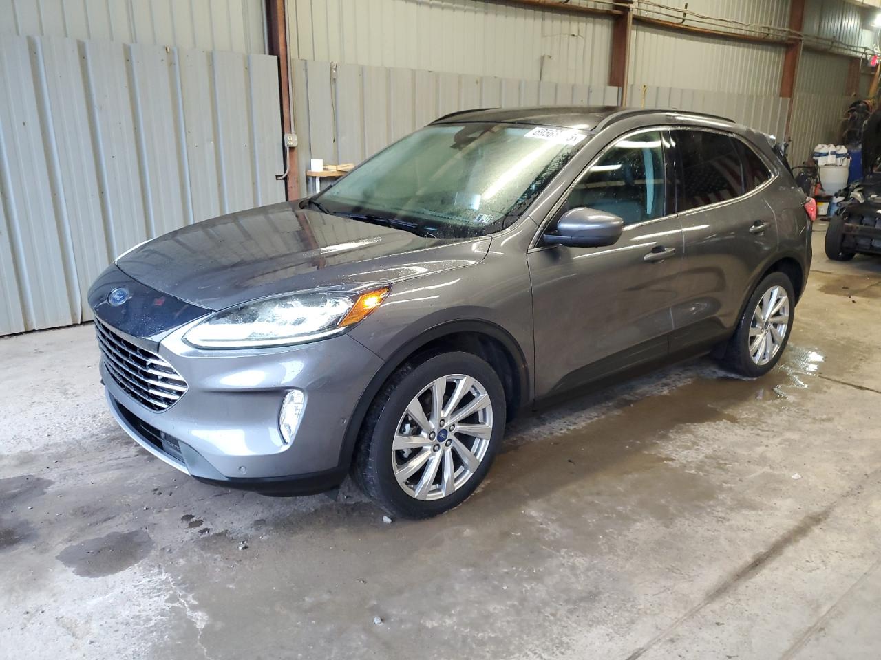 2021 Ford Escape tit