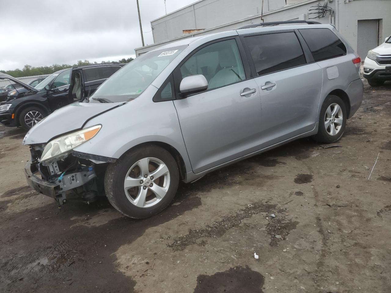 2011 Toyota Sienna le
