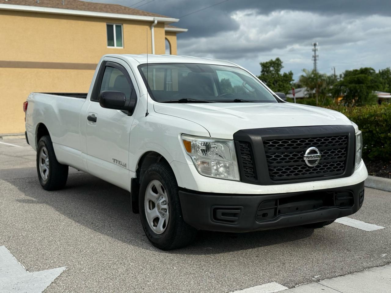 2017 Niss Titan s