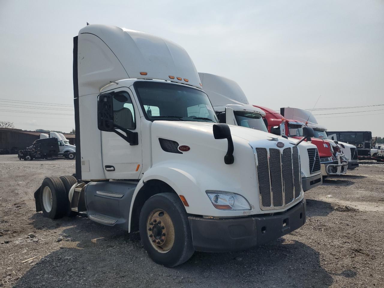 2018 Peterbilt tractor 579