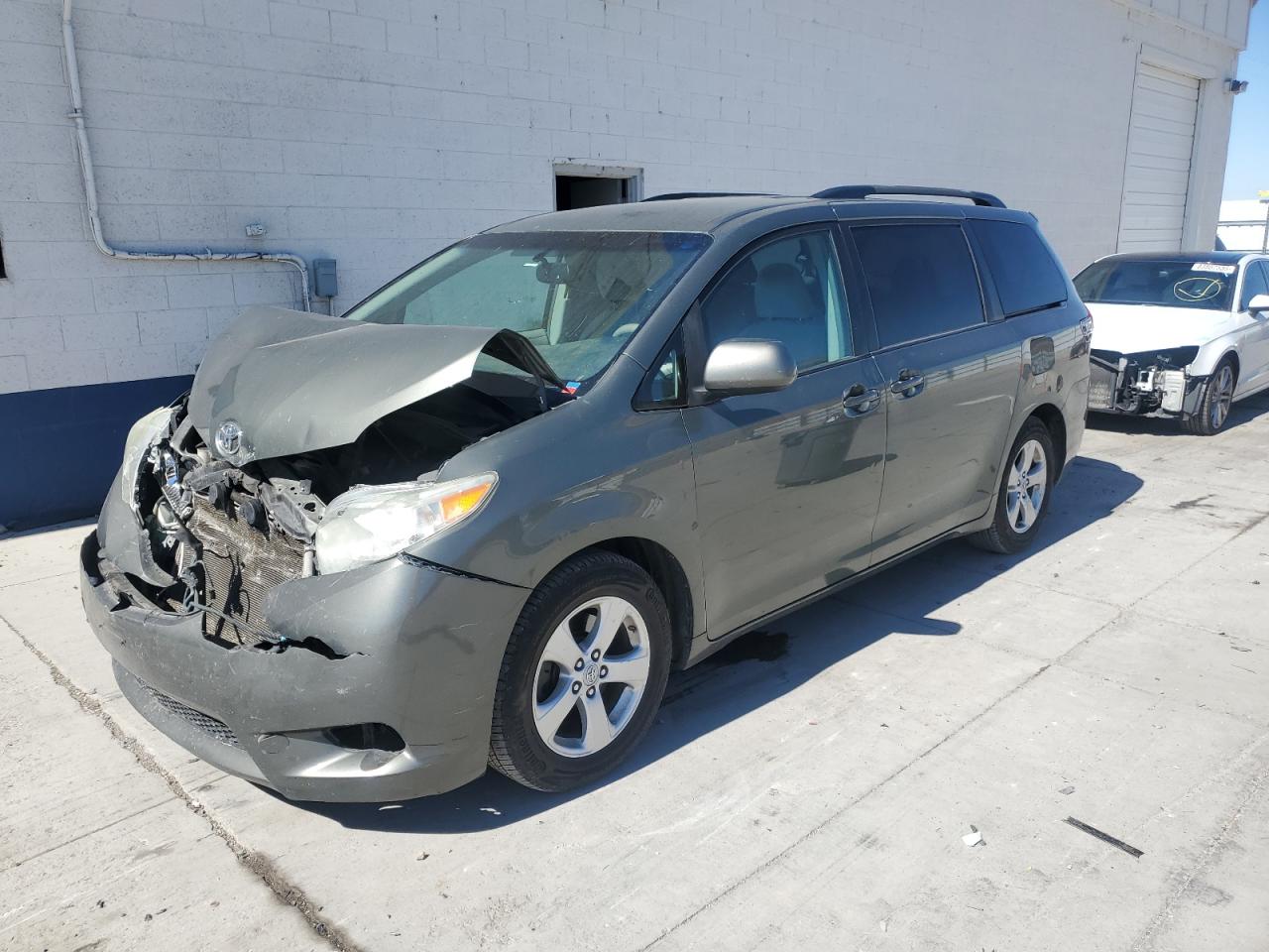 2011 Toyota Sienna le