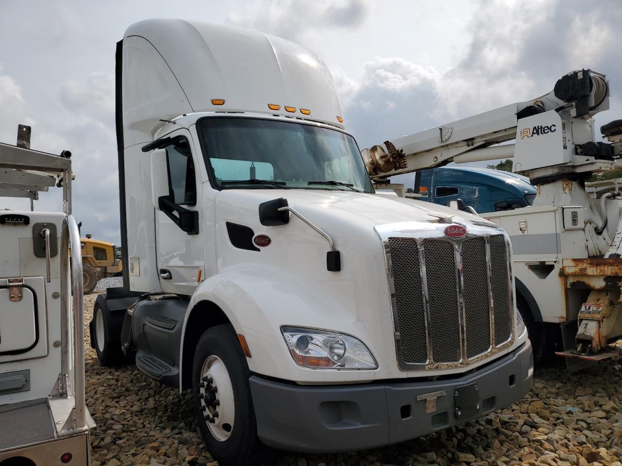 2021 Peterbilt tractor 579
