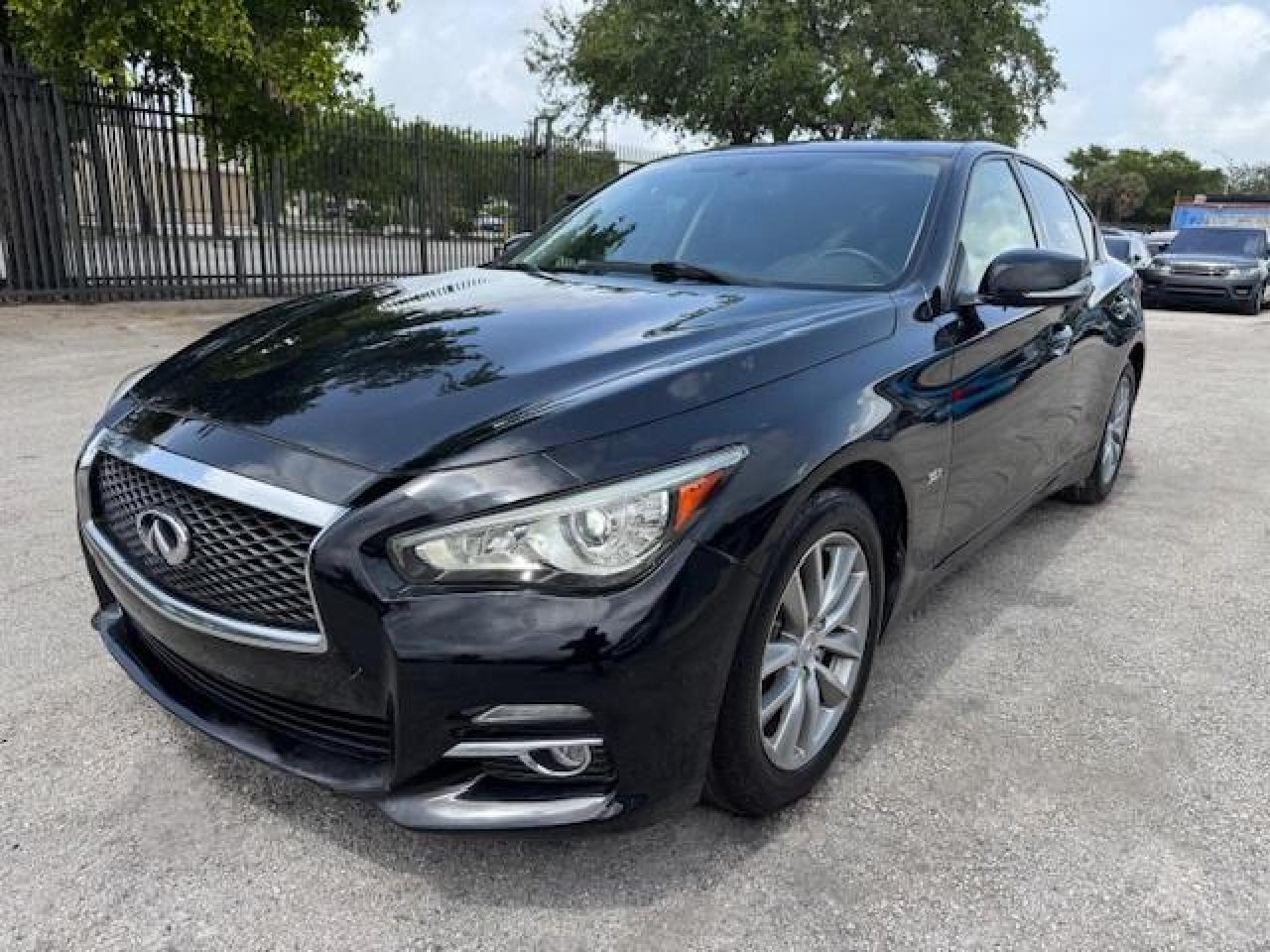 2017 Infiniti Q50 premiu