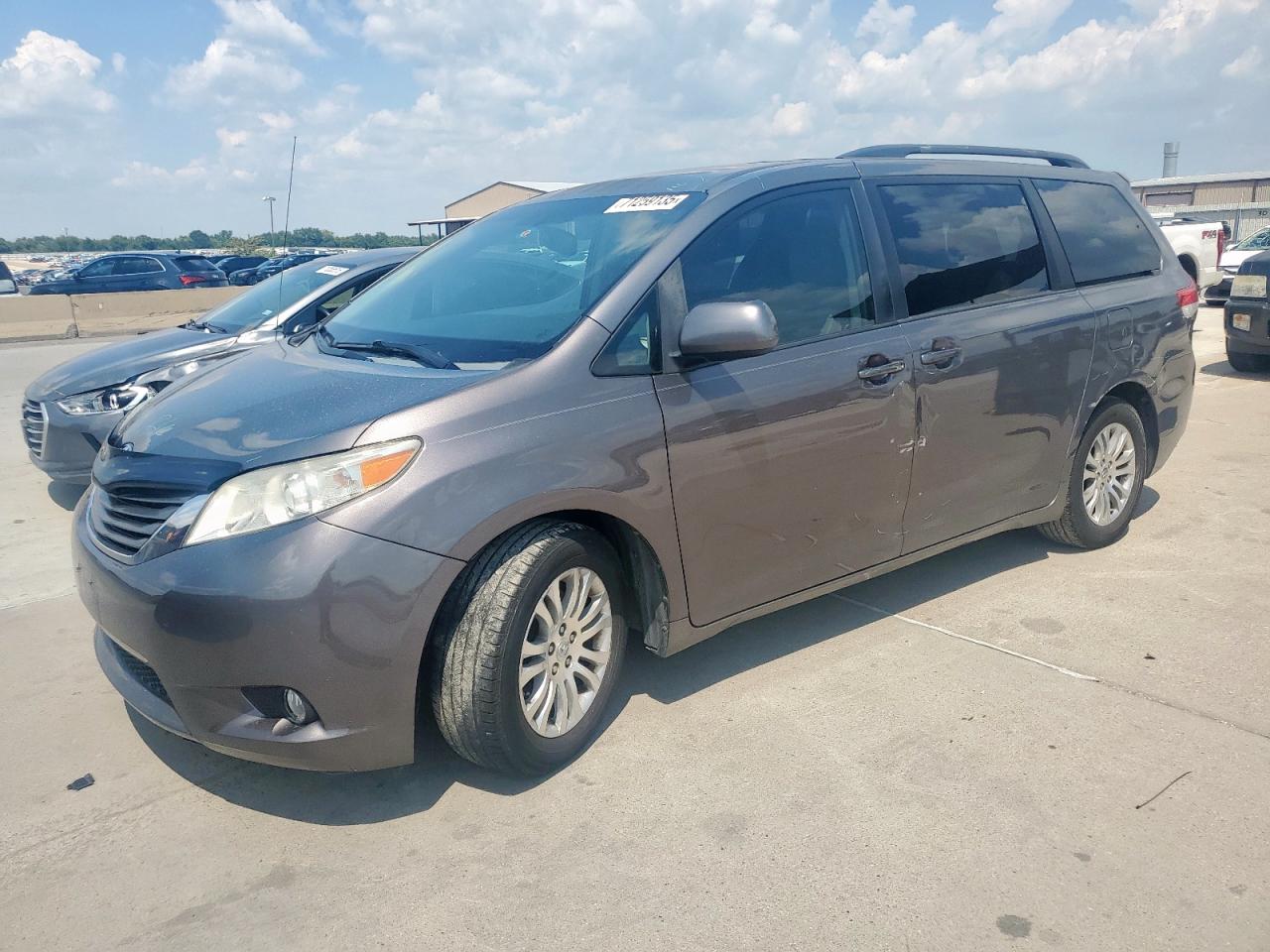 2011 Toyota Sienna xle