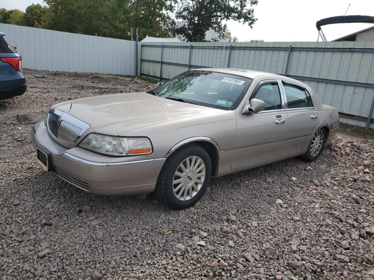2003 Linc Town car signature