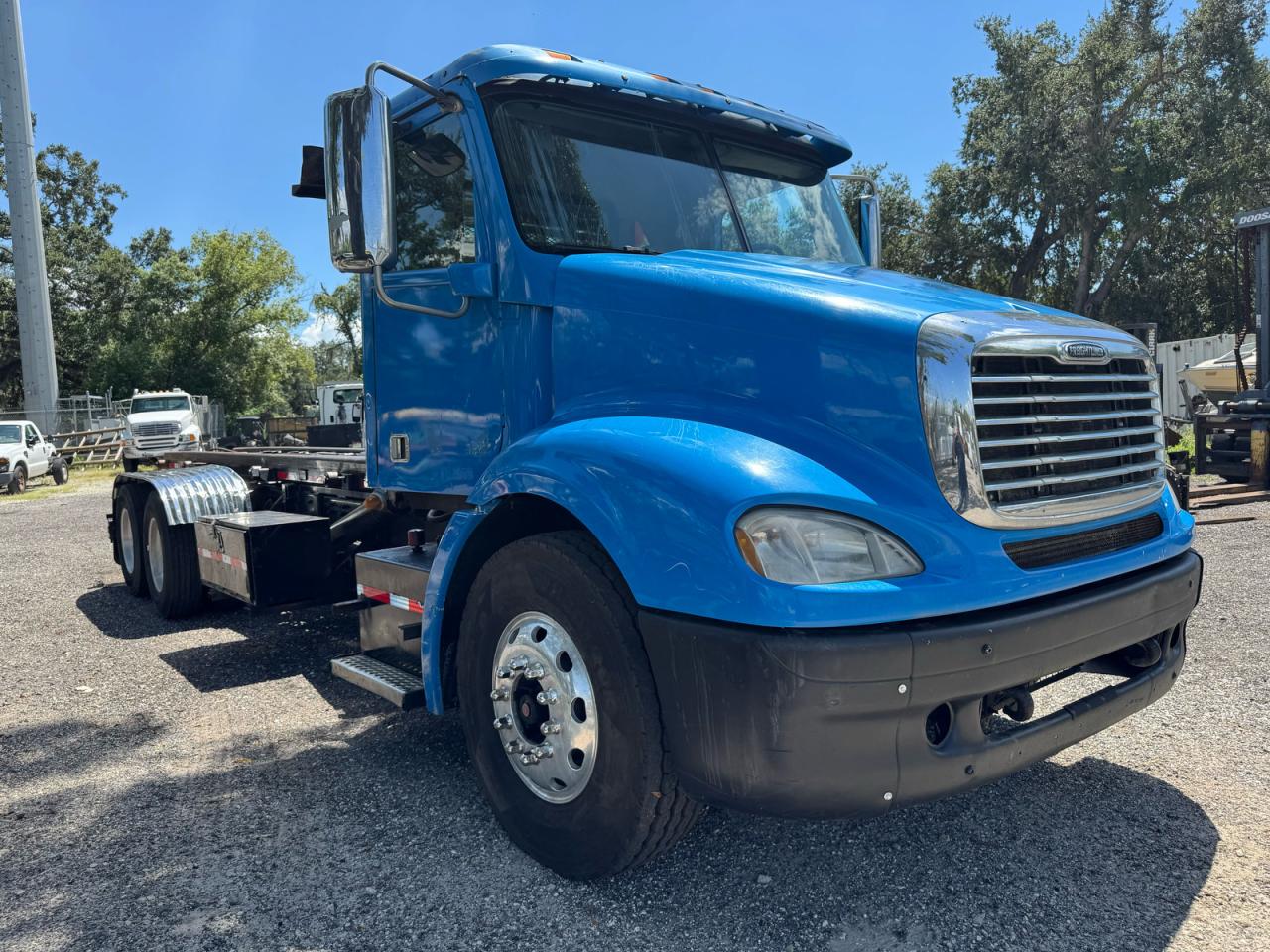 2014 Freightliner Columbia 1