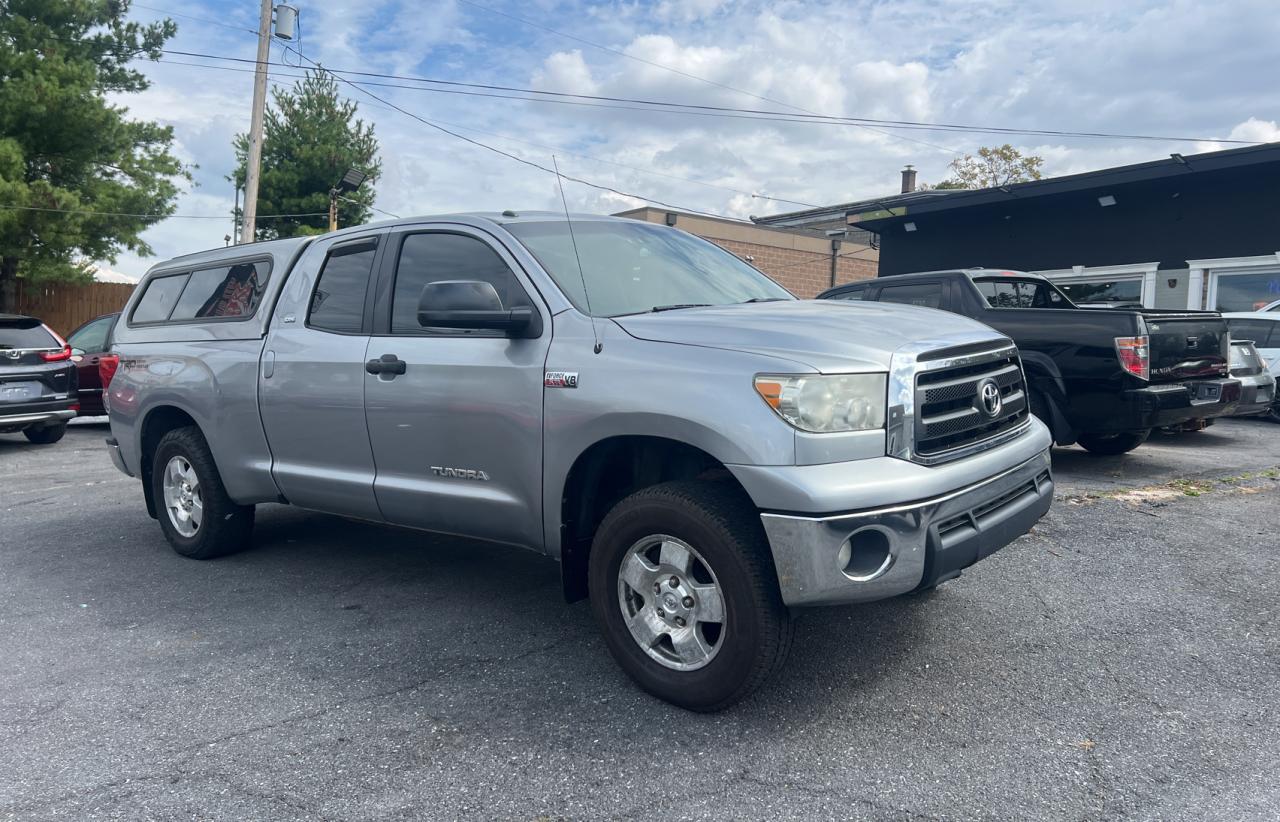 Toyt Tundra double cab sr5