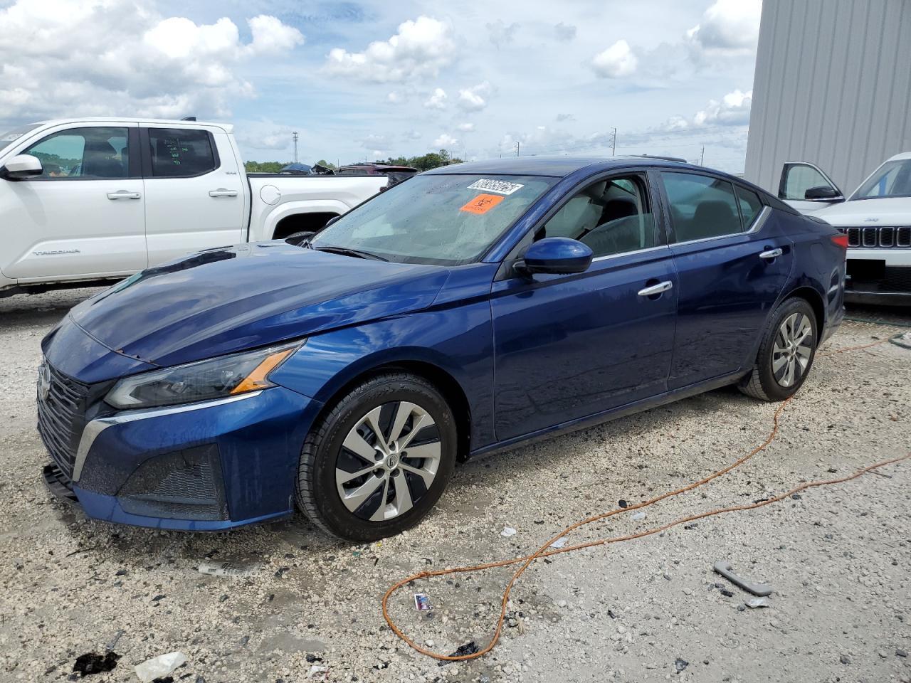 2023 Nissan Altima s