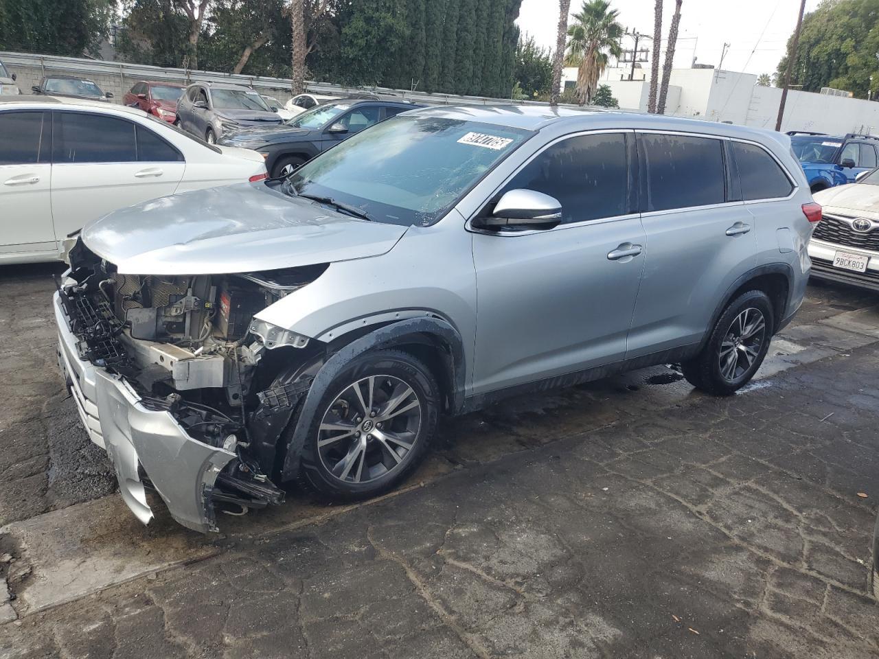 2019 Toyota Highlander le