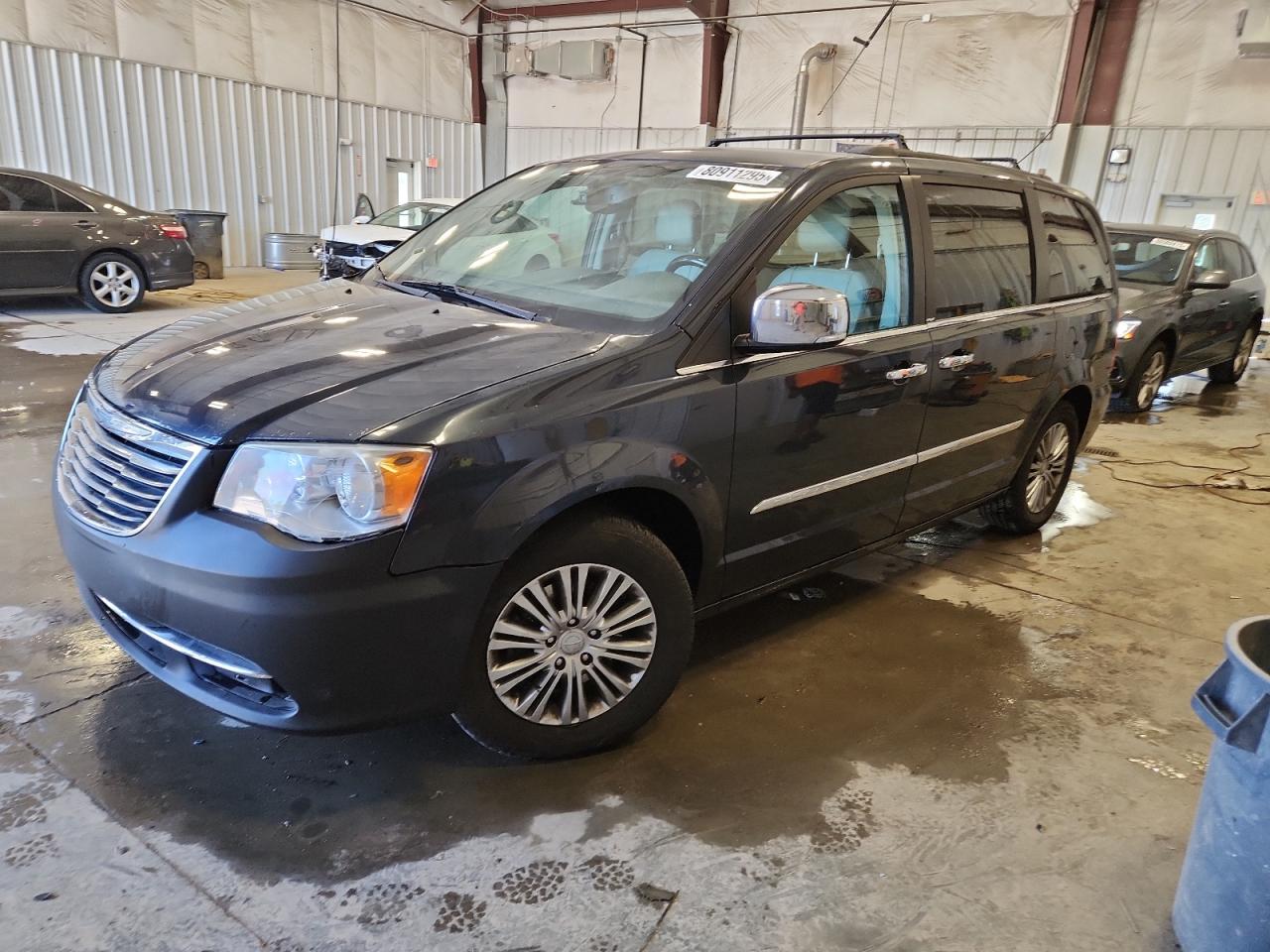 2013 Chrysler Town & cou