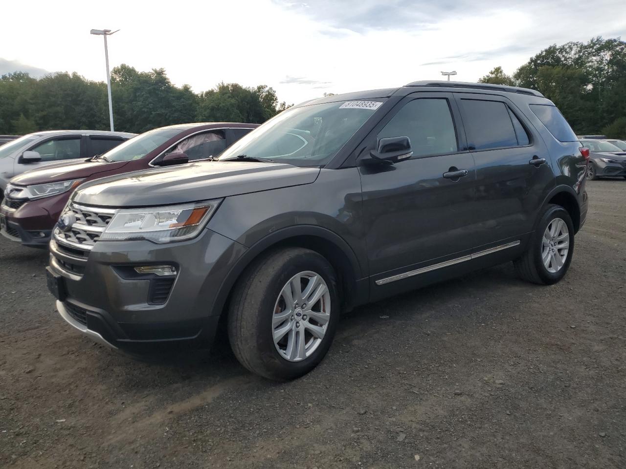 2018 Ford Explorer x