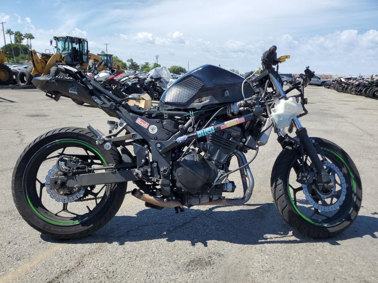 2017 Kawasaki Ex300 b